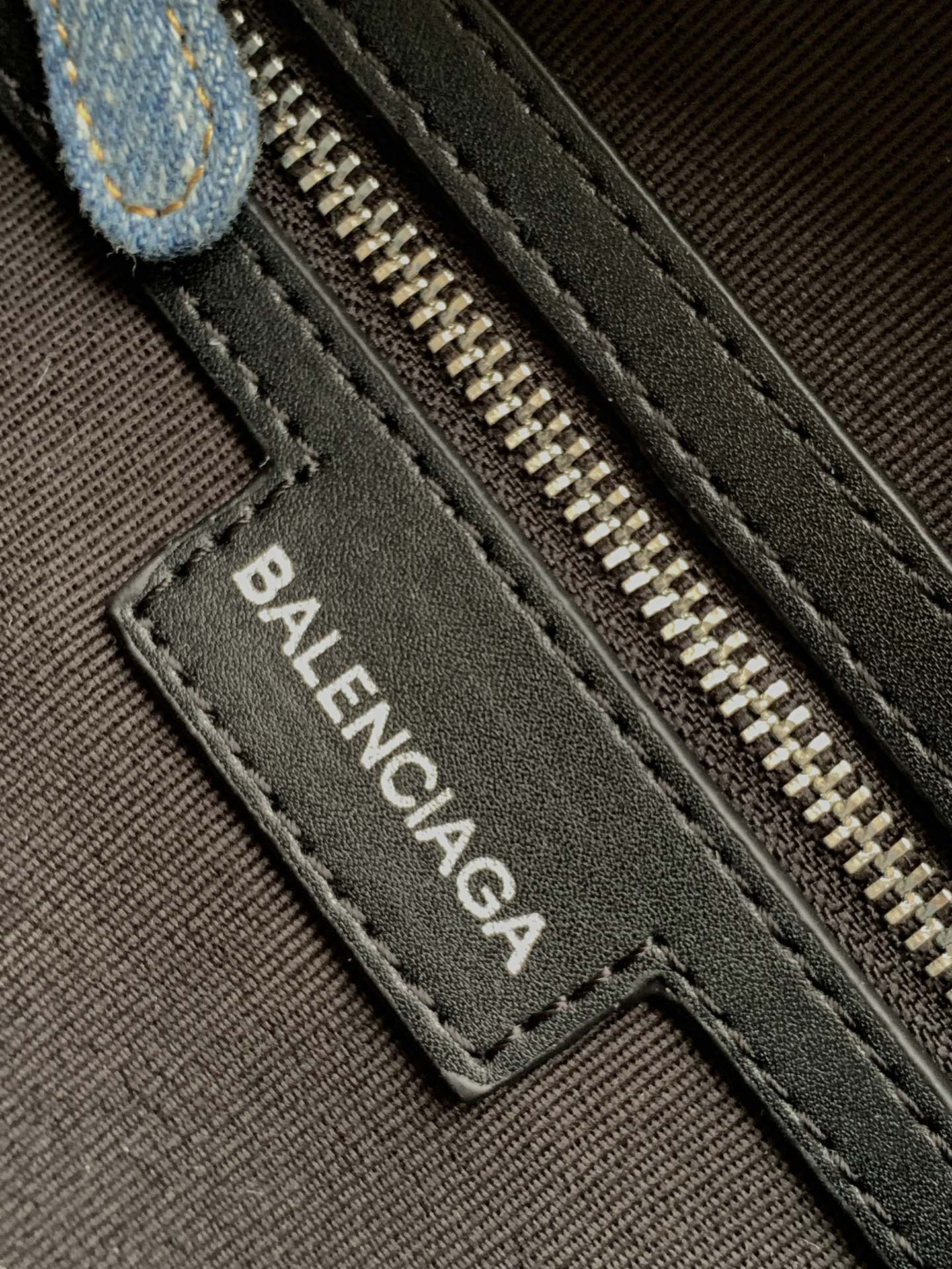 [TOP] BALENCIAGA Classic XS Neo City Bag 26 X 17 X 10 cm - Denim with diamond