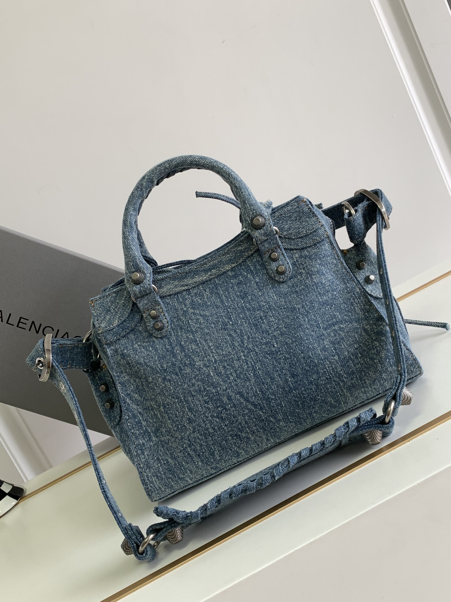 [TOP] BALENCIAGA Classic XS Neo City Bag 26 x 17 x 10 cm - Denim