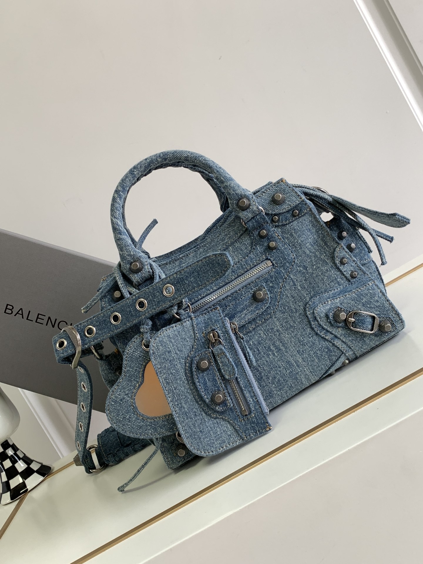 [TOP] BALENCIAGA Classic XS Neo City Bag 26 x 17 x 10 cm - Denim