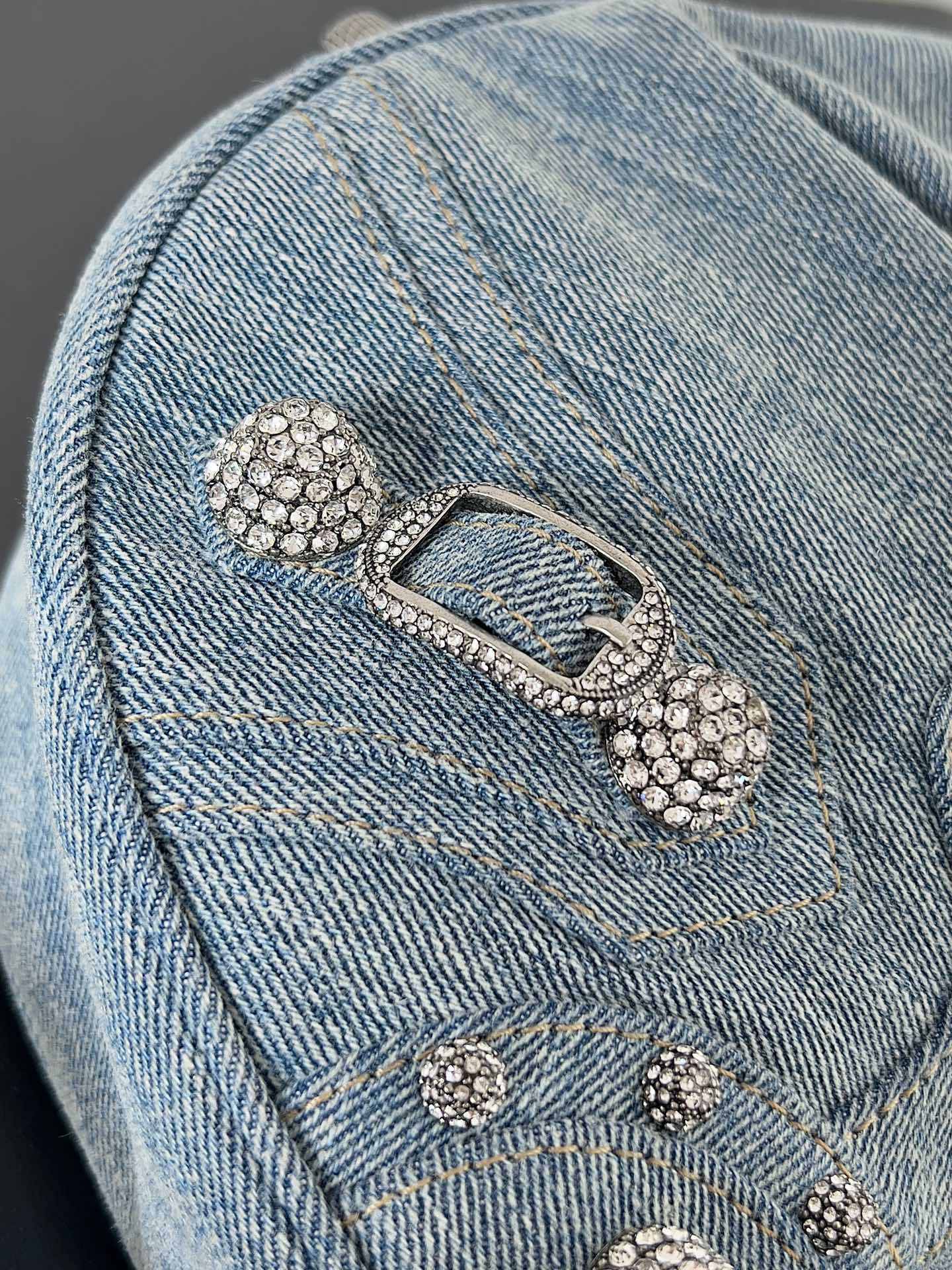 [TOP] BALENCIAGA Le Cagole Bag Small 33 x 16 x 8 cm - Denim