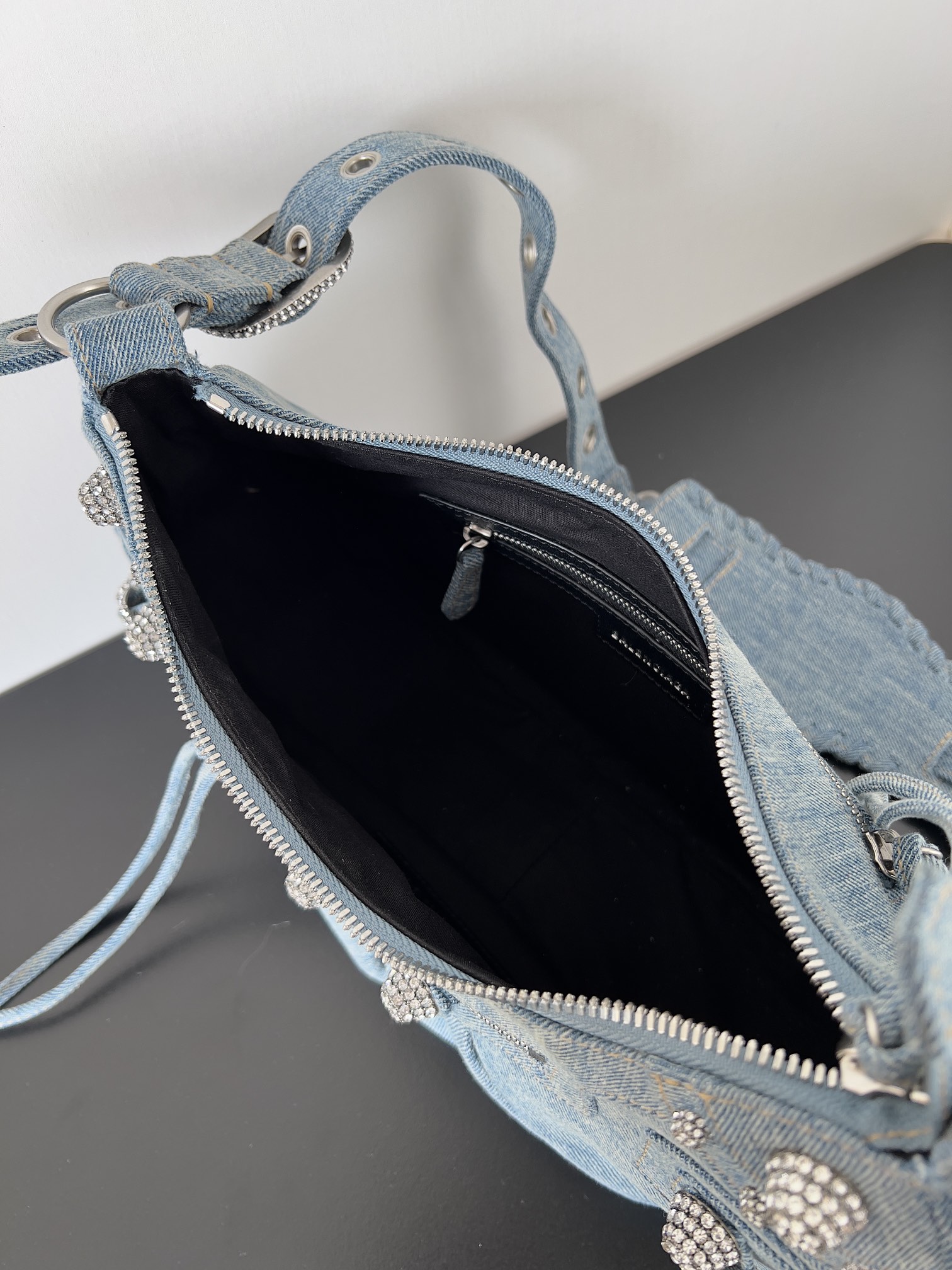 [TOP] BALENCIAGA Le Cagole Bag Small 33 x 16 x 8 cm - Denim