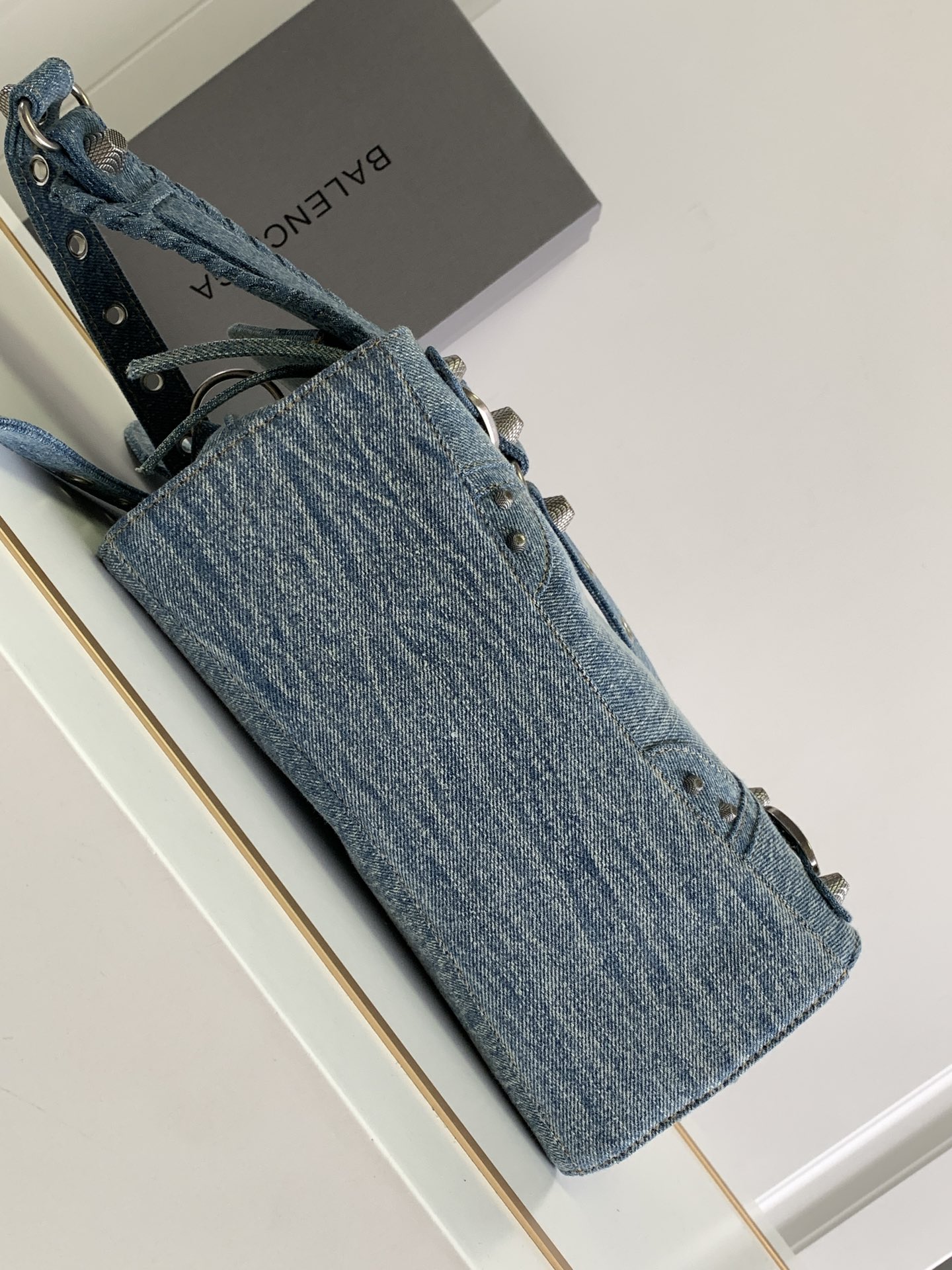 [TOP] BALENCIAGA Classic XS Neo City Bag 26 x 17 x 10 cm - Denim