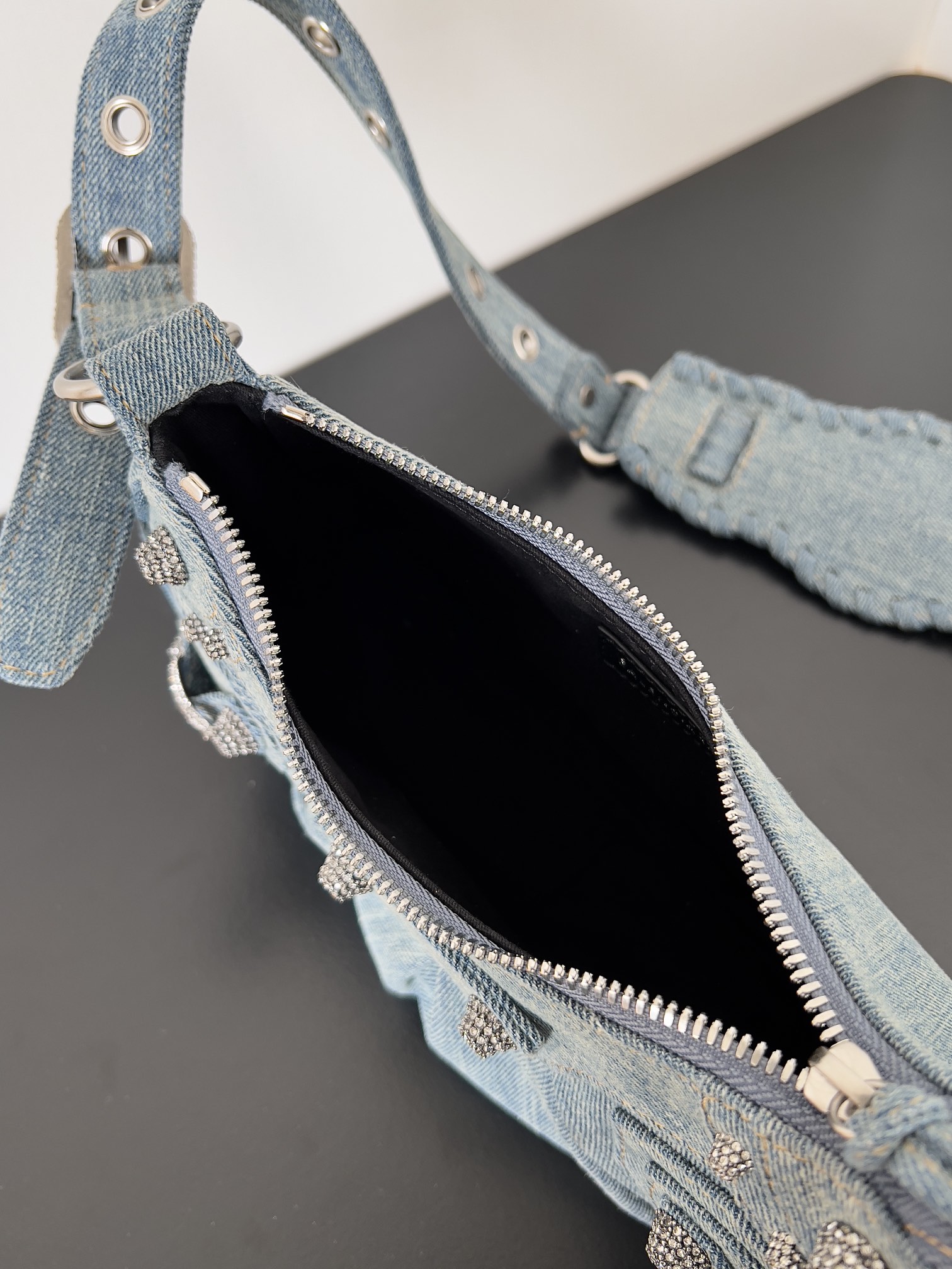 [TOP] BALENCIAGA Le Cagole Bag XS 26 x 16 x 7 cm - Denim