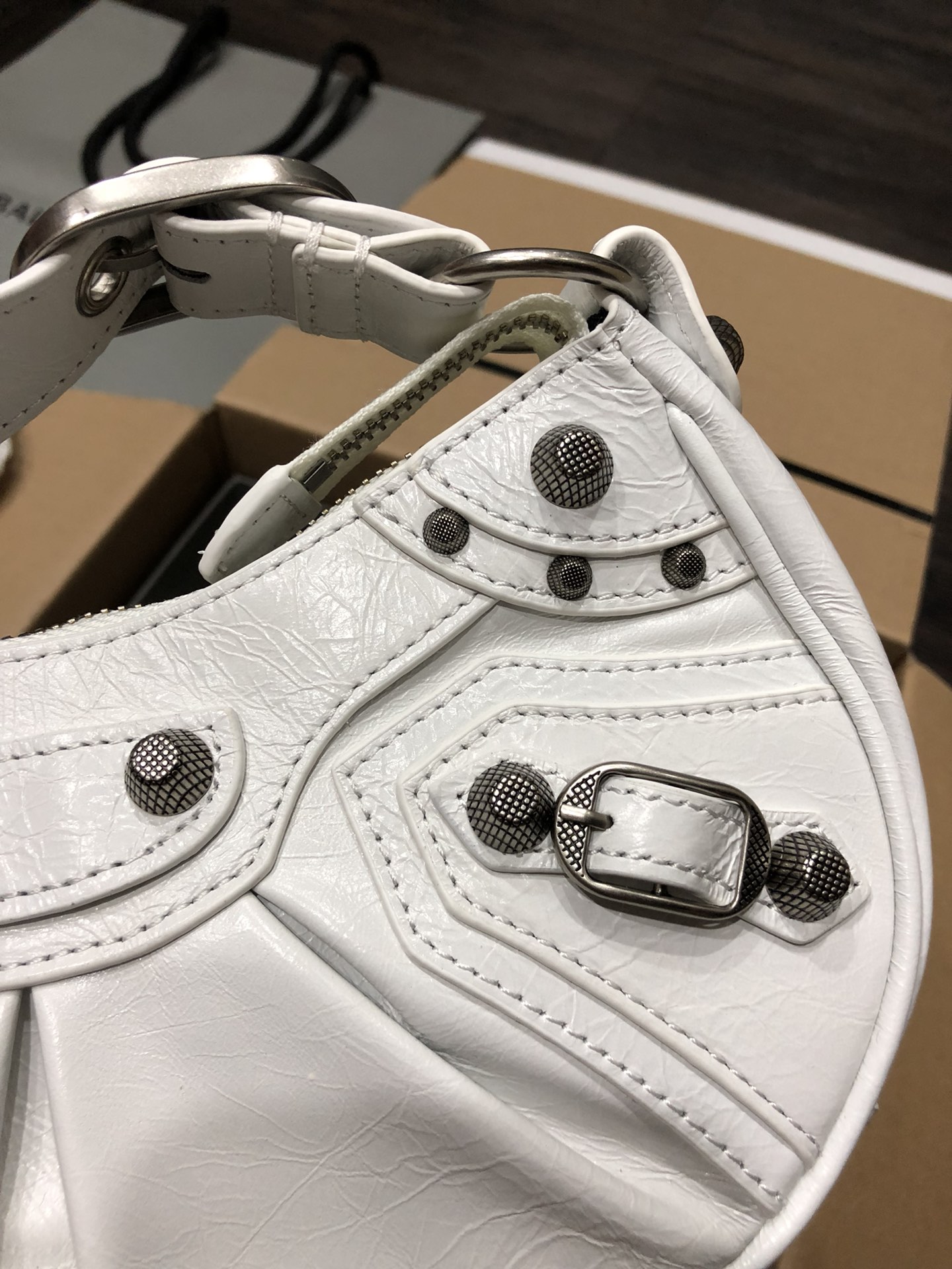 [TOP] BALENCIAGA Le Cagole Bag 26cm - White