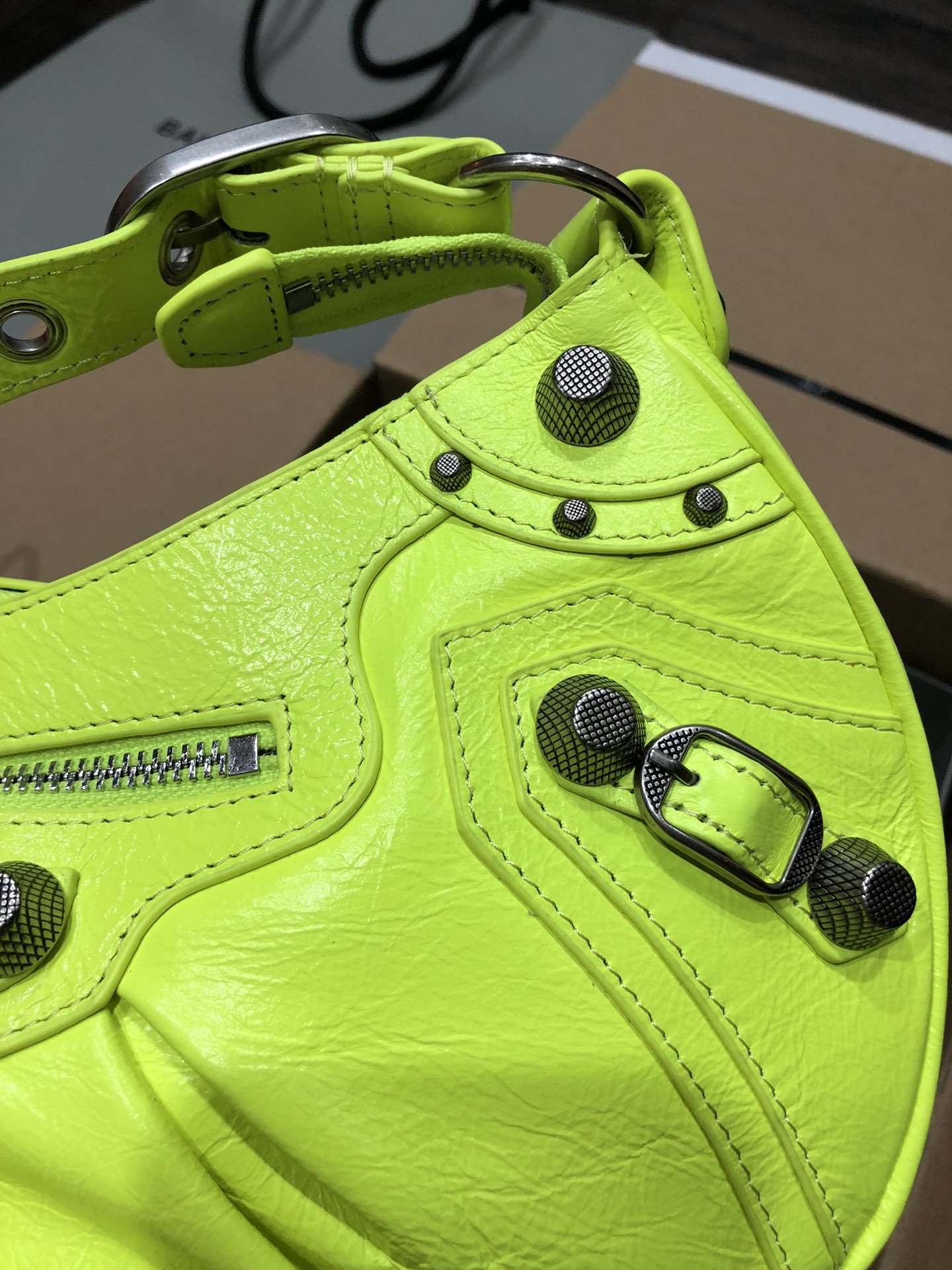 [TOP] BALENCIAGA Le Cagole Bag 33cm - Fluorescent Yellow