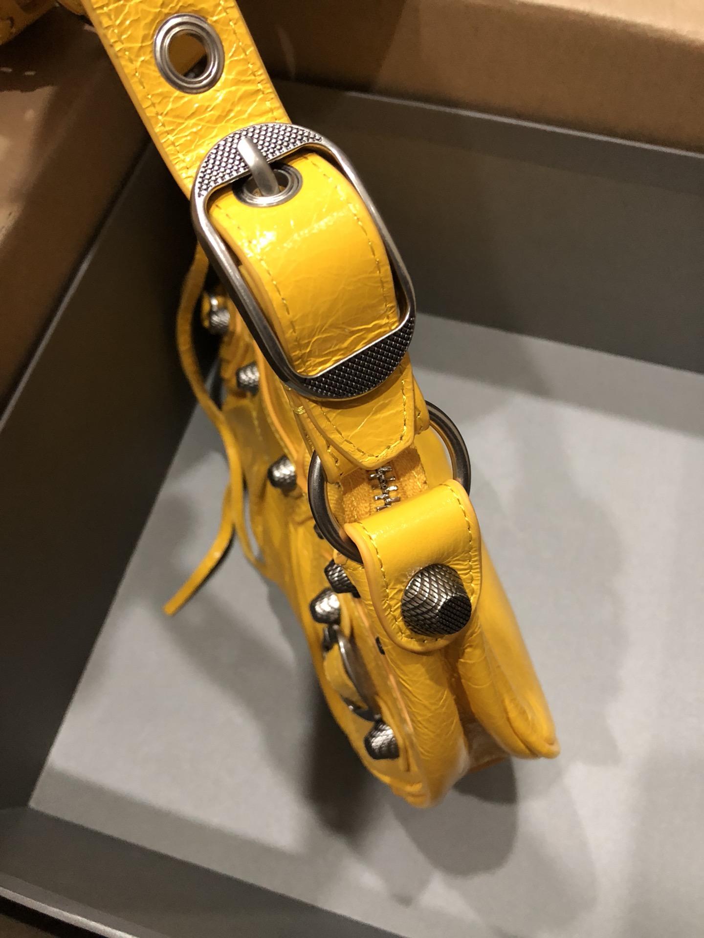 [TOP] BALENCIAGA Le Cagole Bag 26cm - Yellow