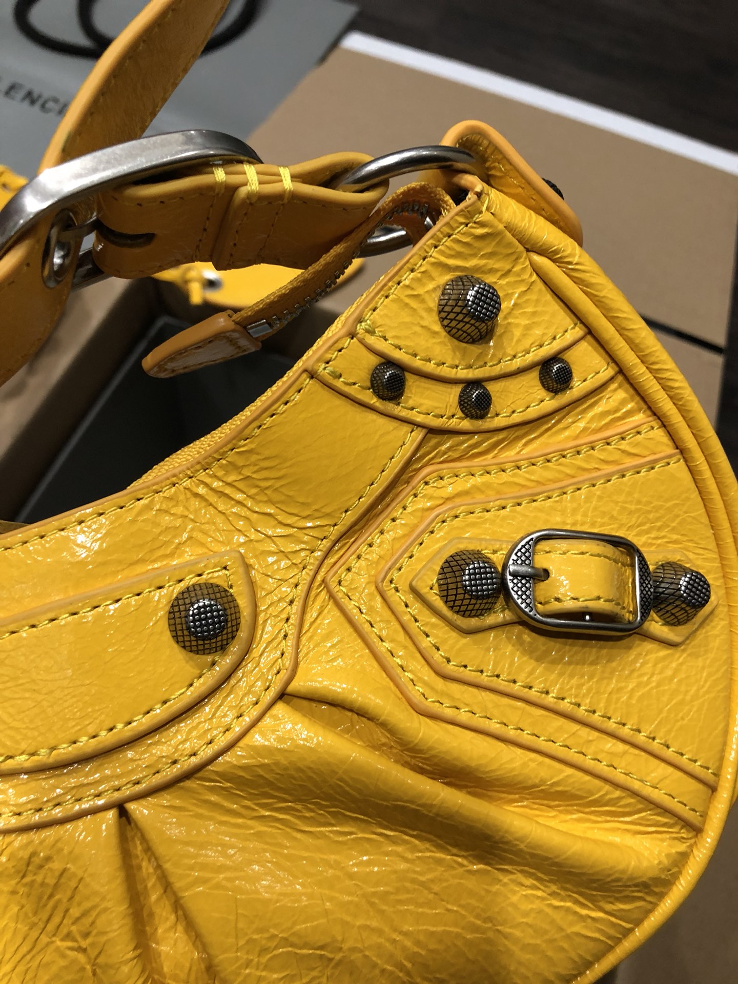 [TOP] BALENCIAGA Le Cagole Bag 26cm - Yellow
