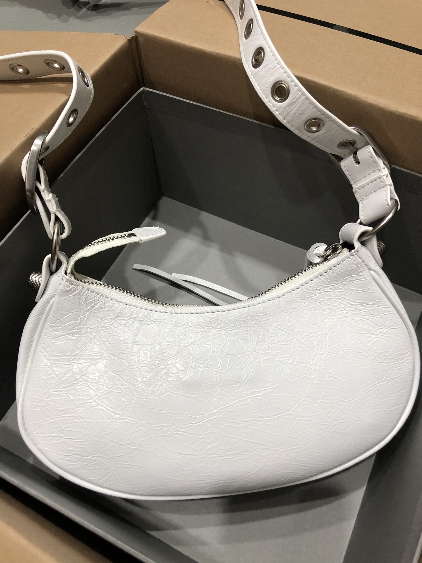[TOP] BALENCIAGA Le Cagole Bag 26cm - White