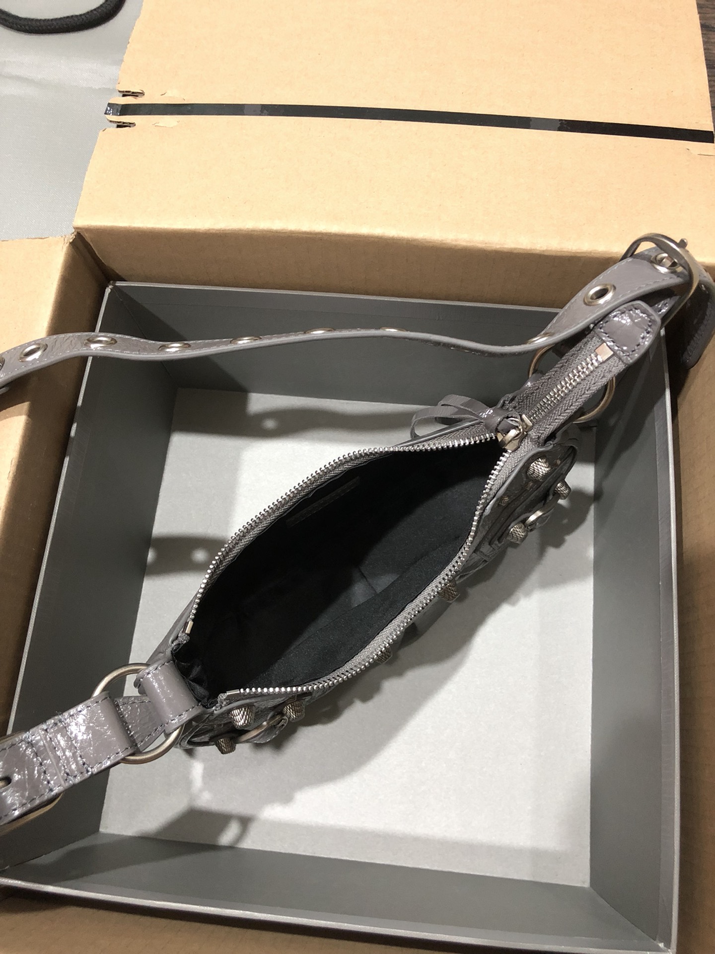 [TOP] BALENCIAGA Le Cagole Bag 26cm - Gray