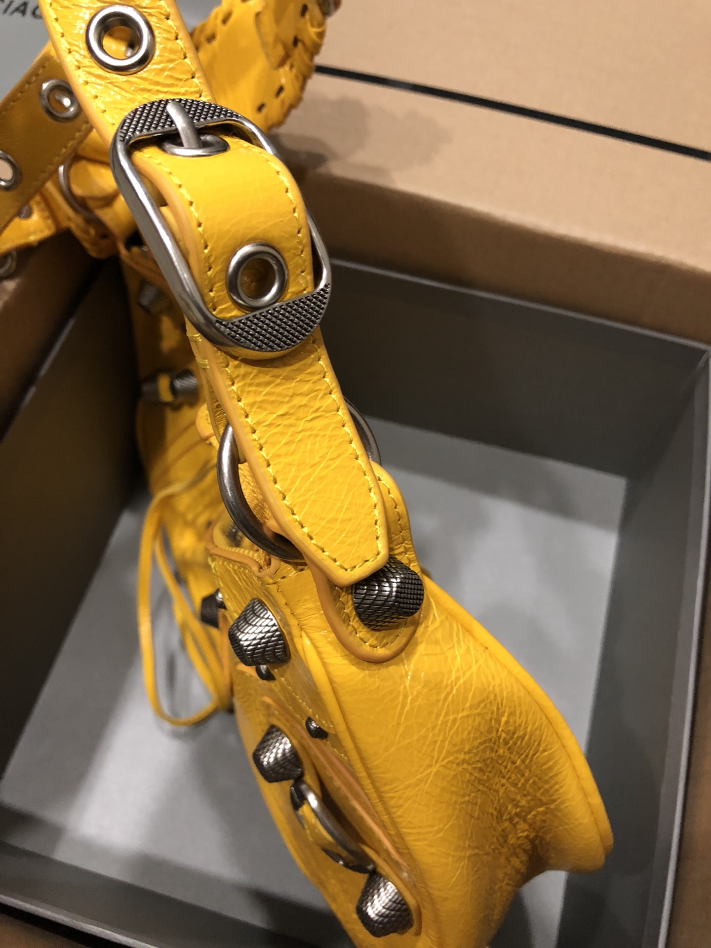 [TOP] BALENCIAGA Le Cagole Bag 33cm - Yellow
