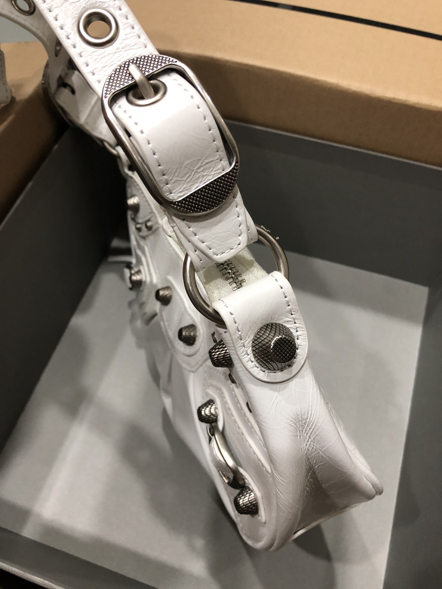 [TOP] BALENCIAGA Le Cagole Bag 26cm - White