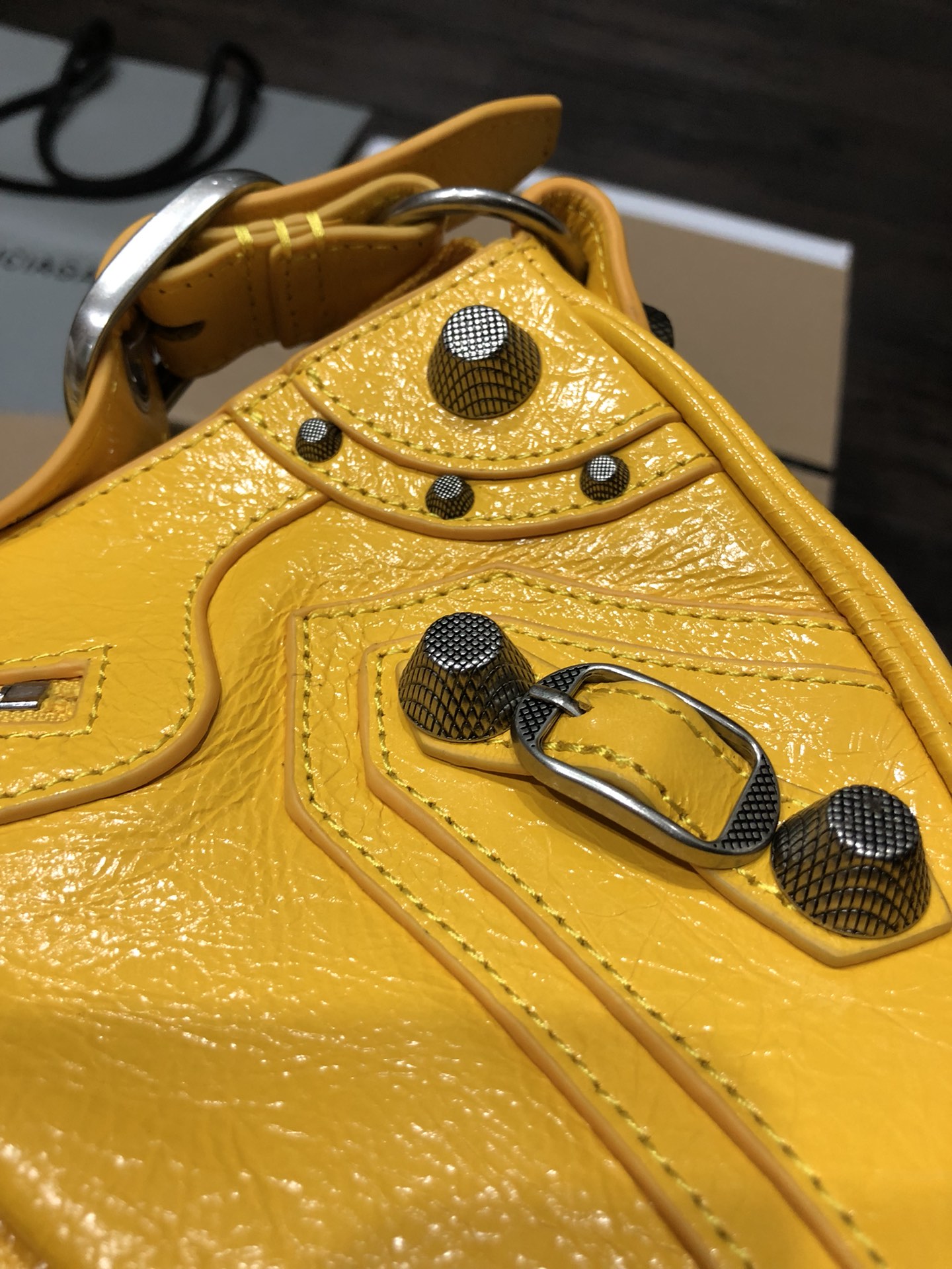 [TOP] BALENCIAGA Le Cagole Bag 33cm - Yellow