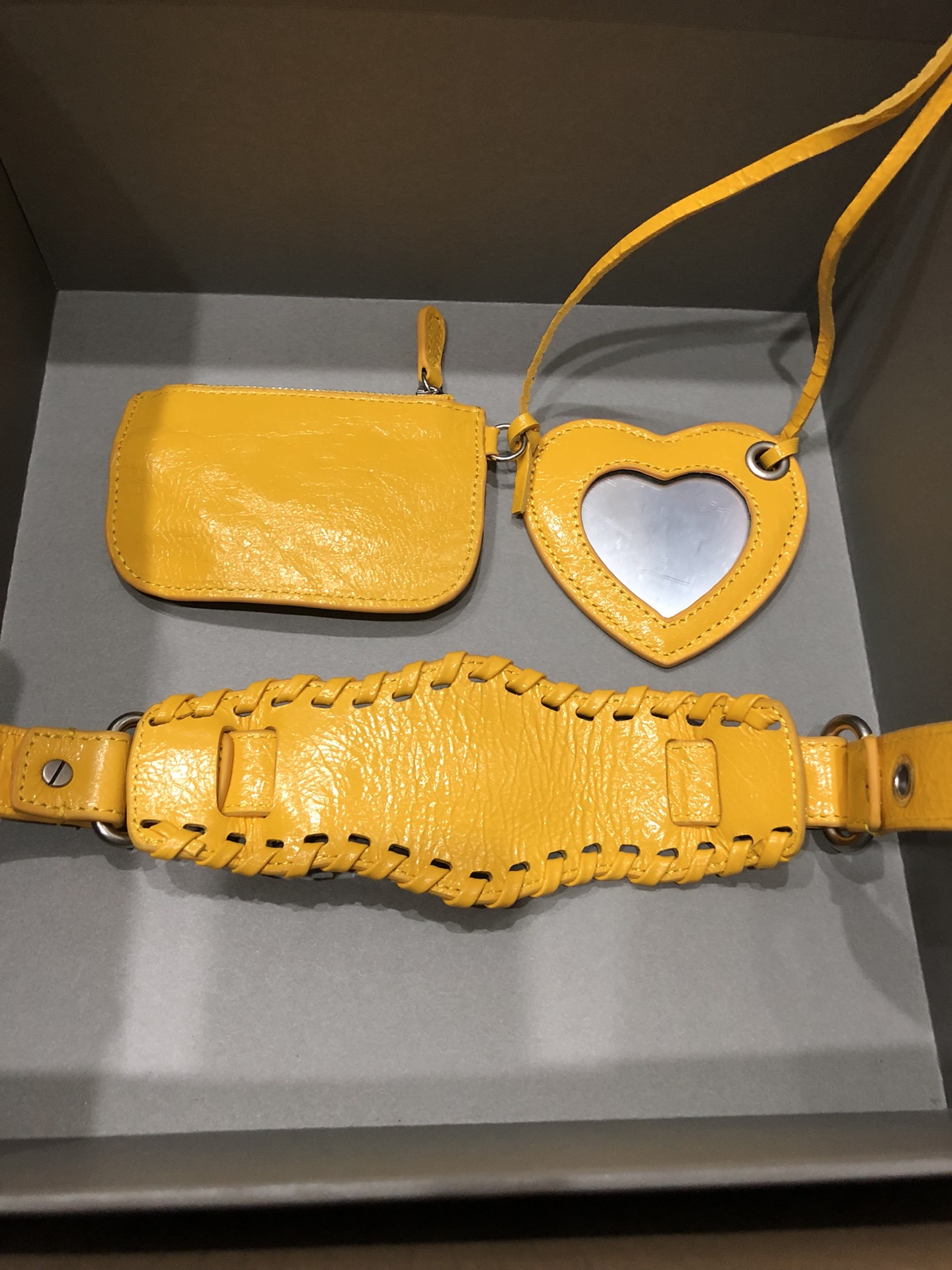 [TOP] BALENCIAGA Le Cagole Bag 26cm - Yellow