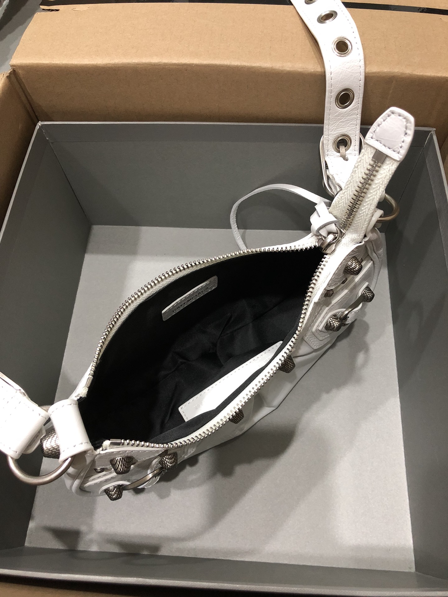 [TOP] BALENCIAGA Le Cagole Bag 26cm - White