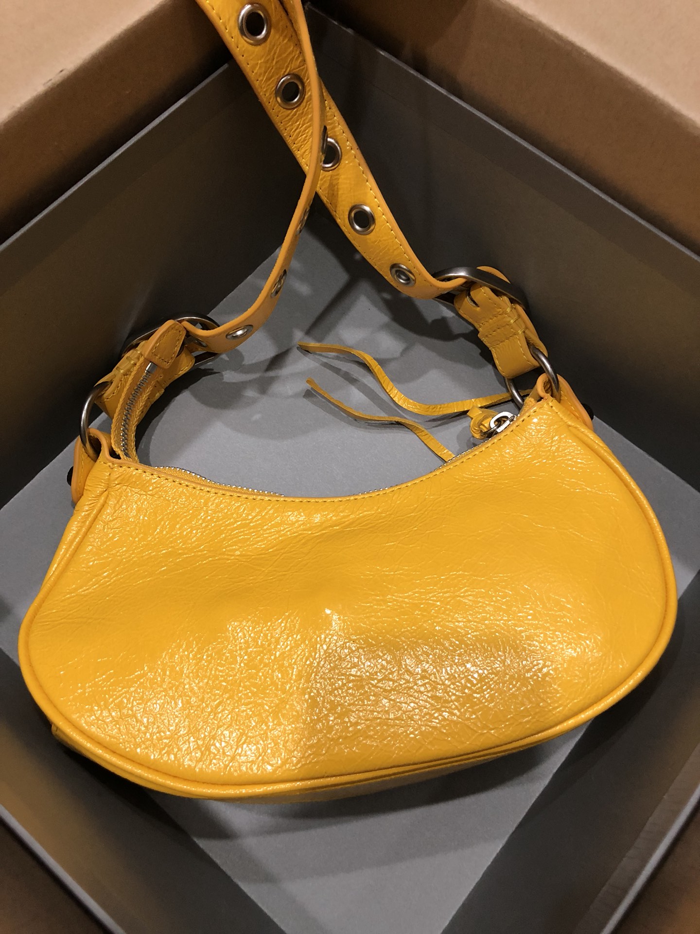 [TOP] BALENCIAGA Le Cagole Bag 26cm - Yellow