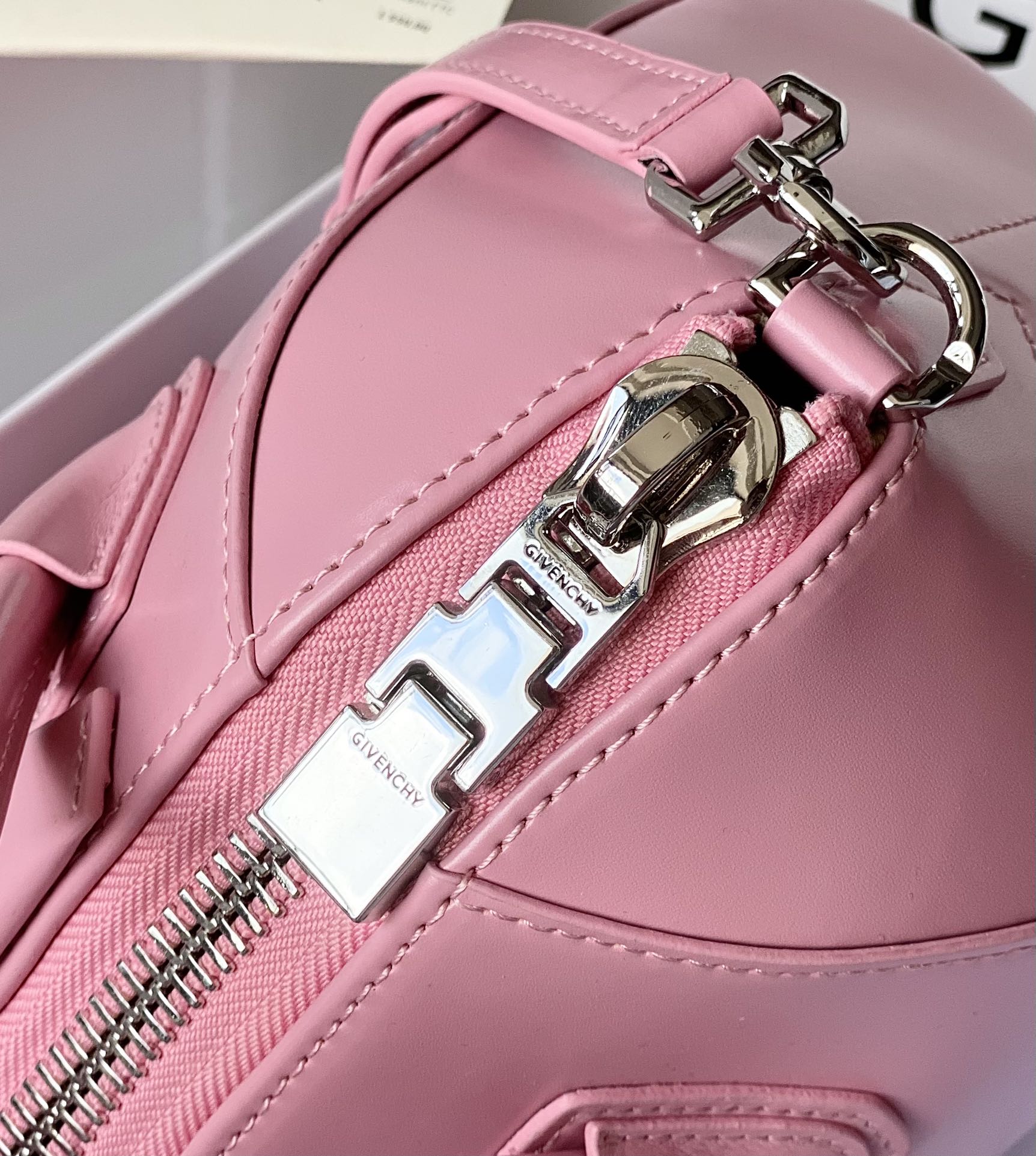 [TOP] GIVENCHY Antigona in Box Leather Bag 27 x 23 x 13 cm - Pink