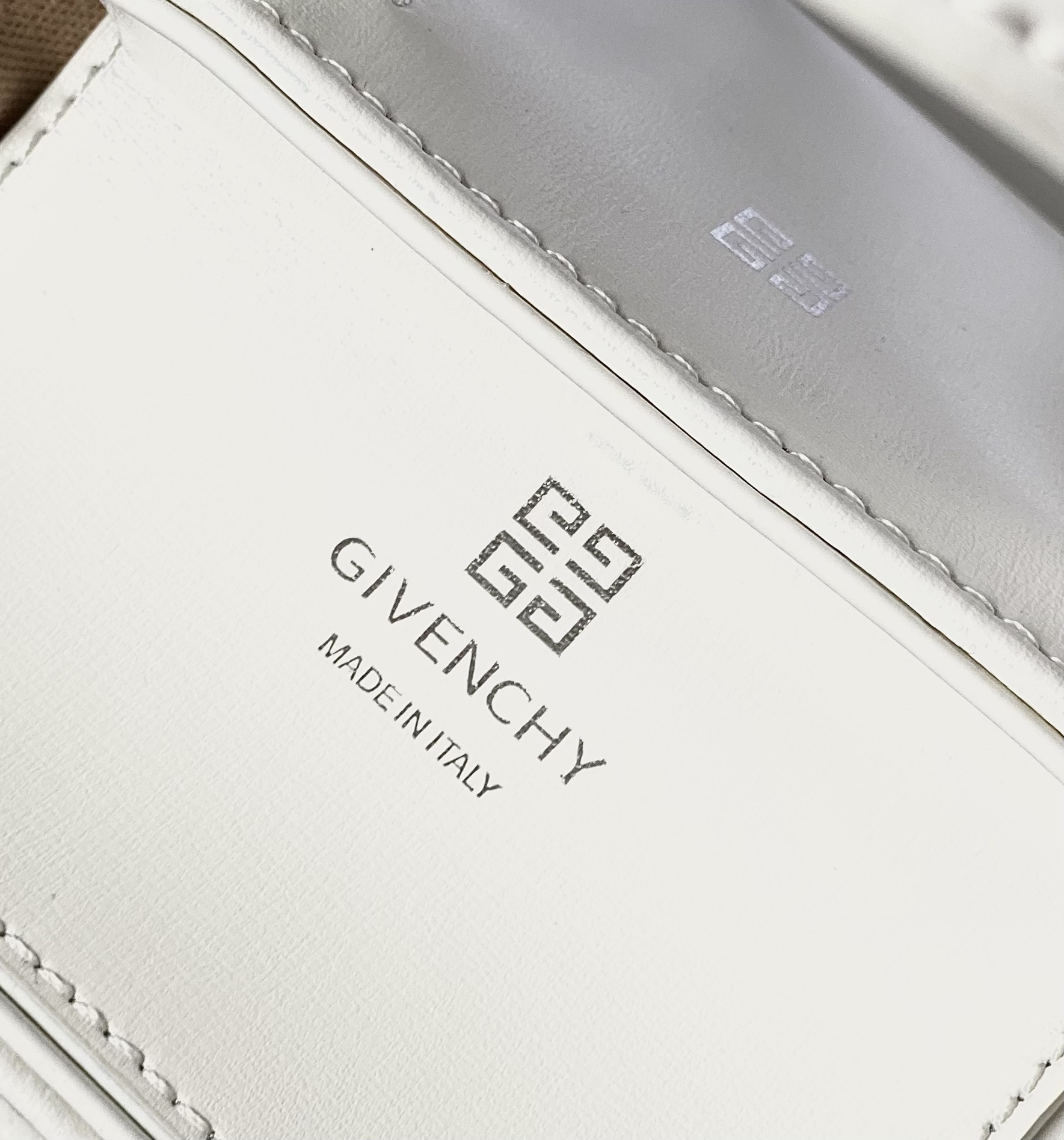 [TOP] GIVENCHY Antigona Stretch Handbag 22 x 12 x 8 cm - White