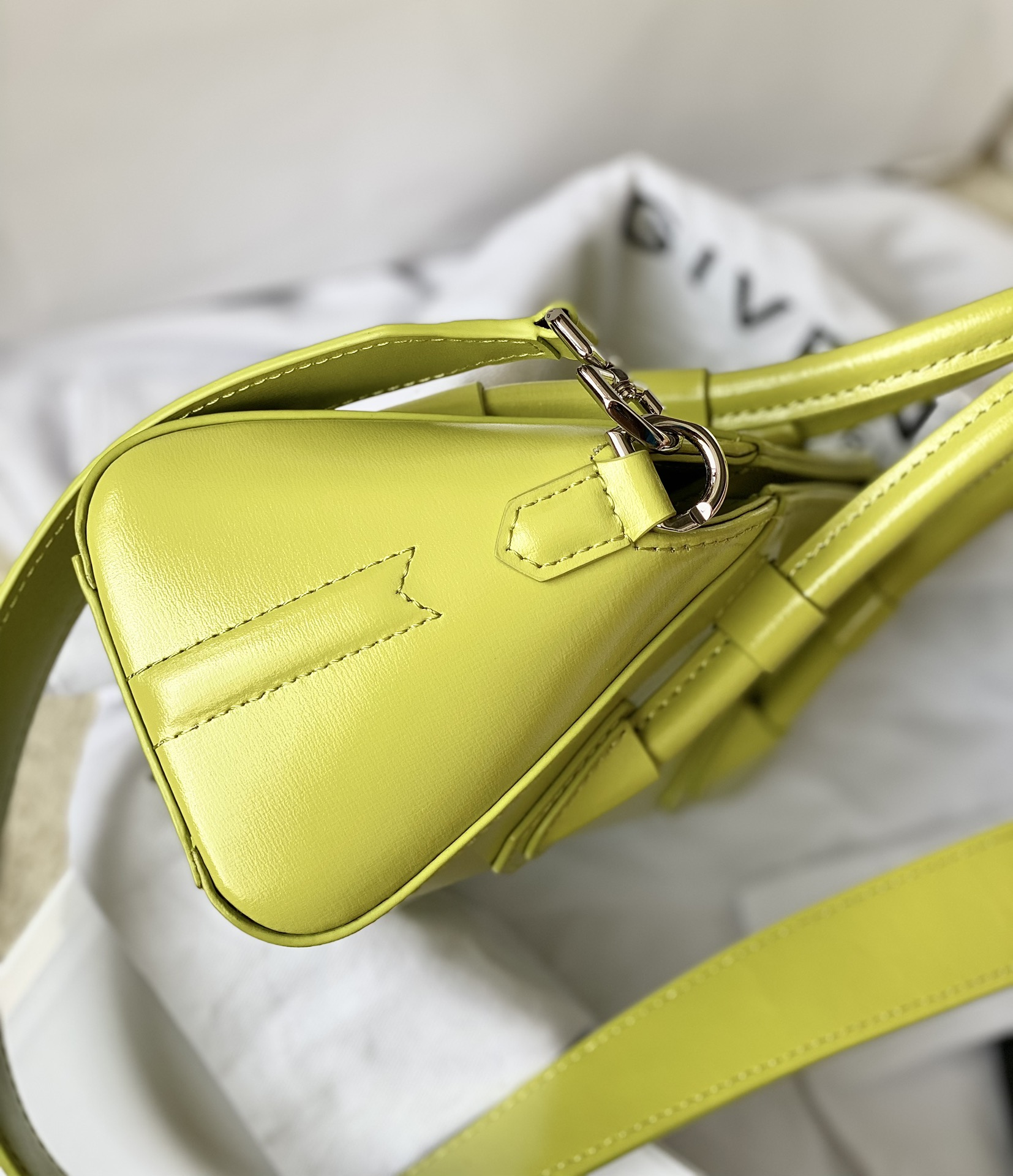 [TOP] GIVENCHY Antigona Stretch Handbag  22 x 12 x 8 cm - Light Green