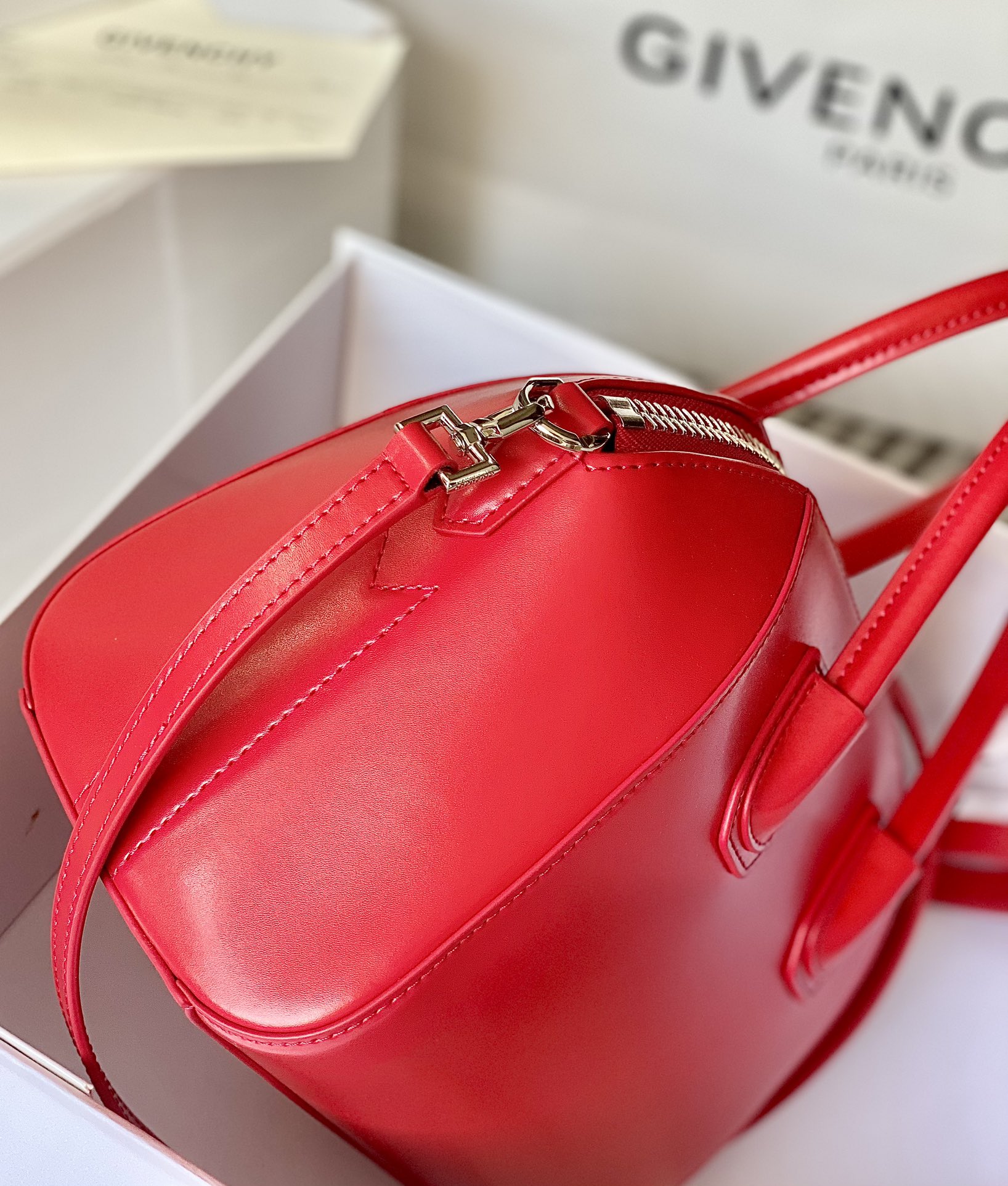 [TOP] GIVENCHY Antigona in Box Leather Bag 27 x 23 x 13cm - Red