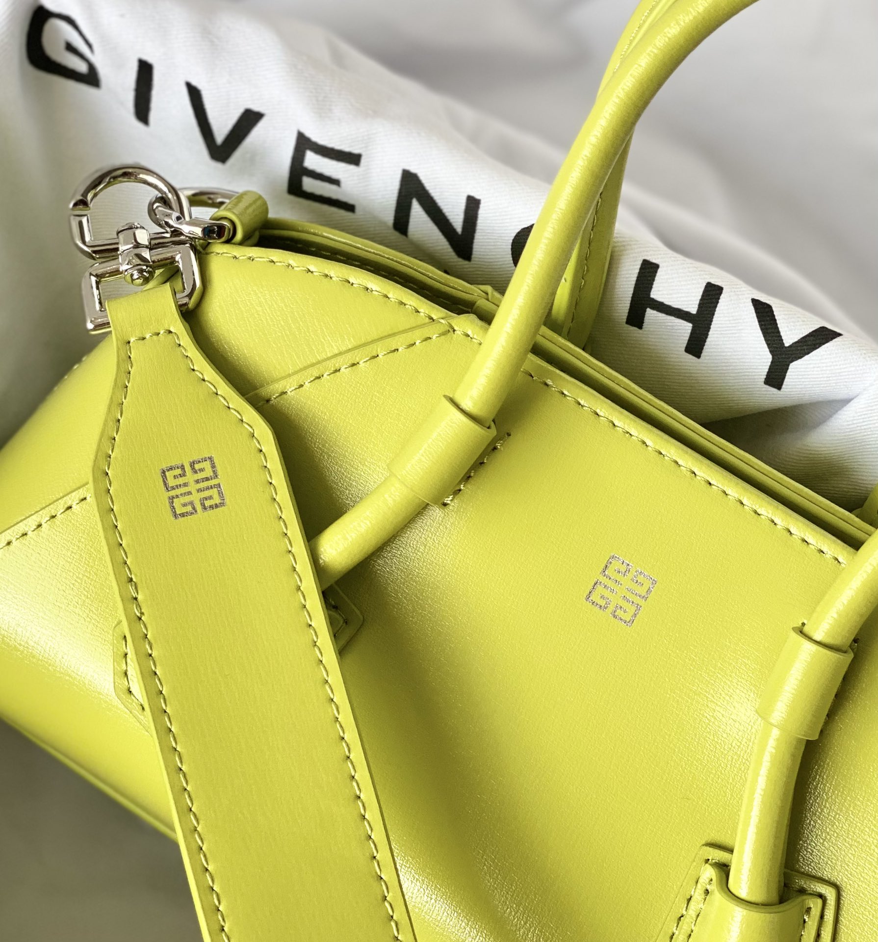 [TOP] GIVENCHY Antigona Stretch Handbag  22 x 12 x 8 cm - Light Green