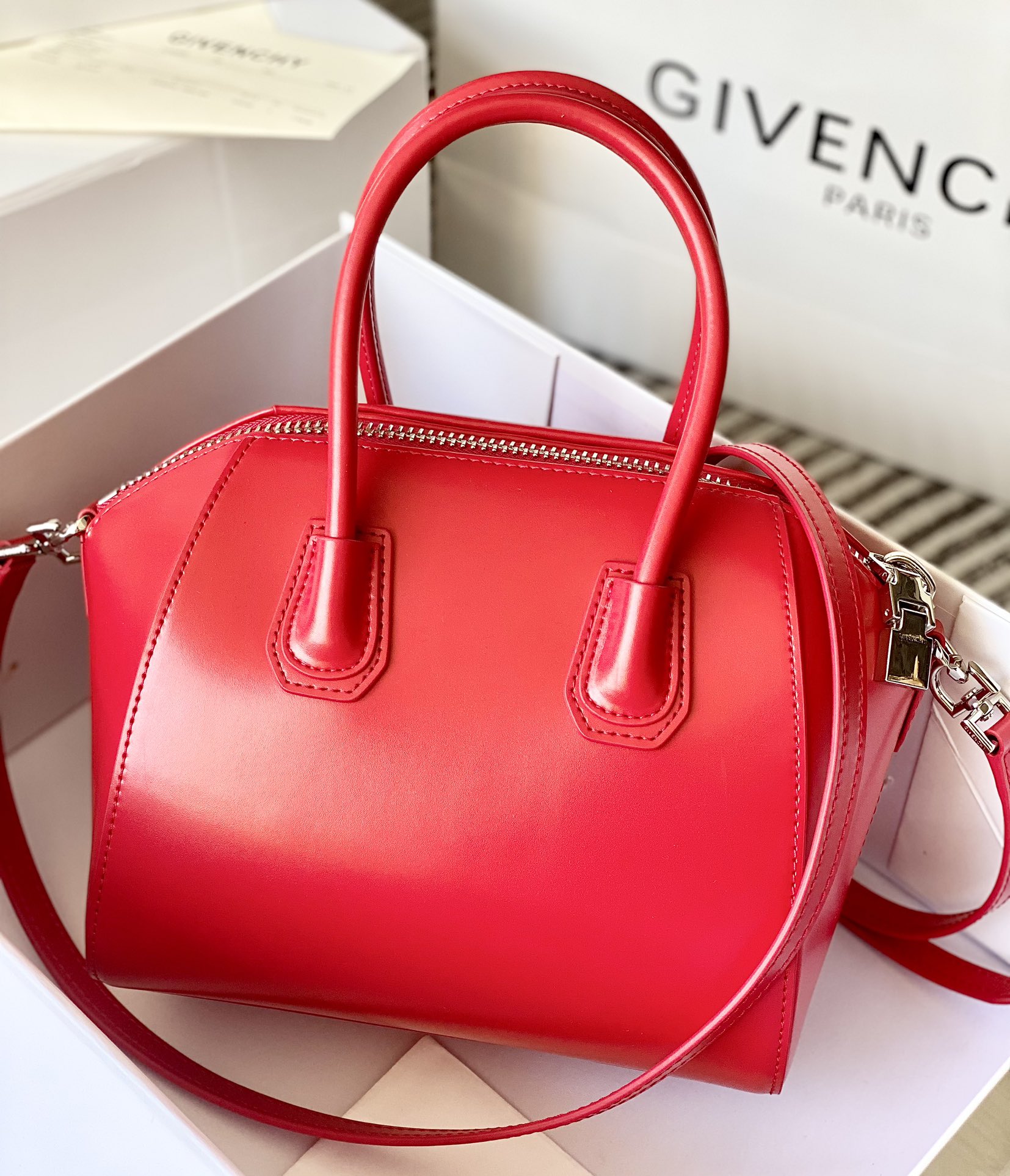 [TOP] GIVENCHY Antigona in Box Leather Bag 27 x 23 x 13cm - Red