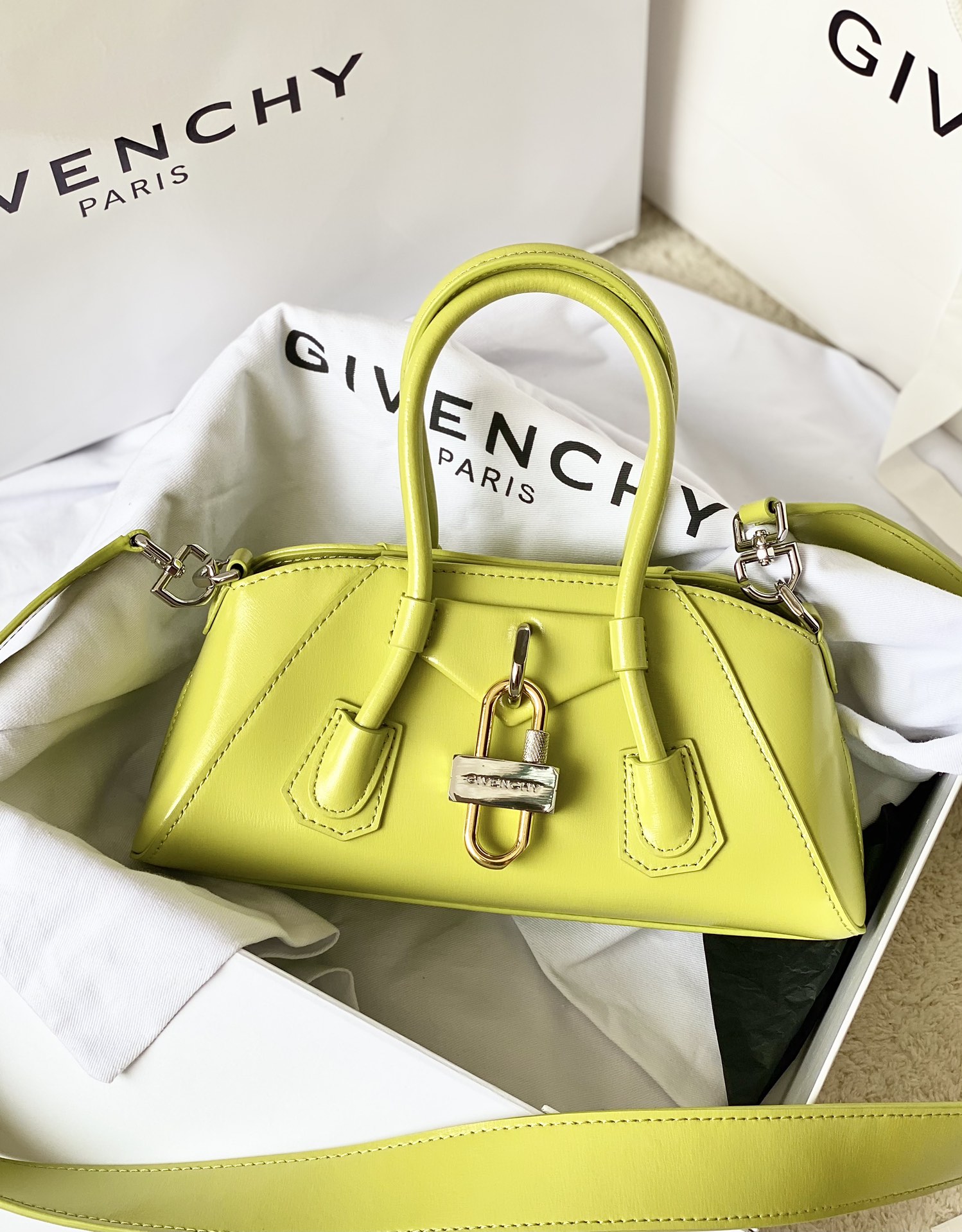 [TOP] GIVENCHY Antigona Stretch Handbag  22 x 12 x 8 cm - Light Green