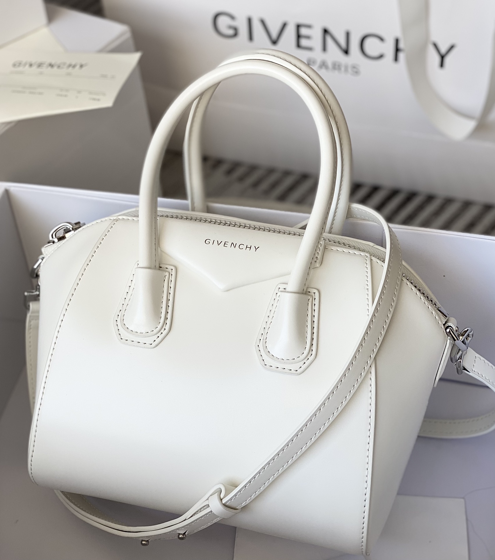 [TOP] GIVENCHY Antigona in Box Leather Bag 28x23x17cm/33x28x19cm - White