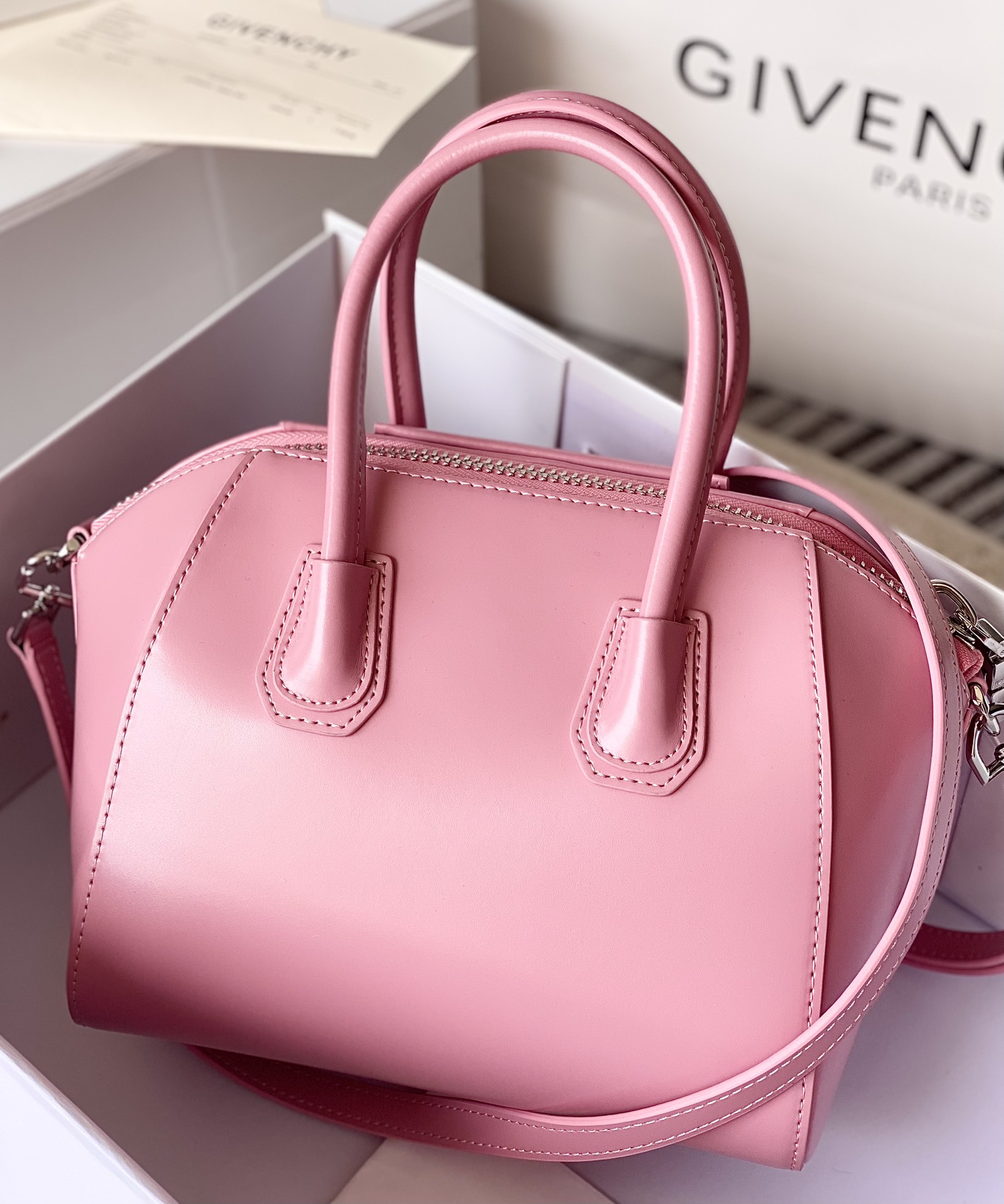 [TOP] GIVENCHY Antigona in Box Leather Bag 27 x 23 x 13 cm - Pink