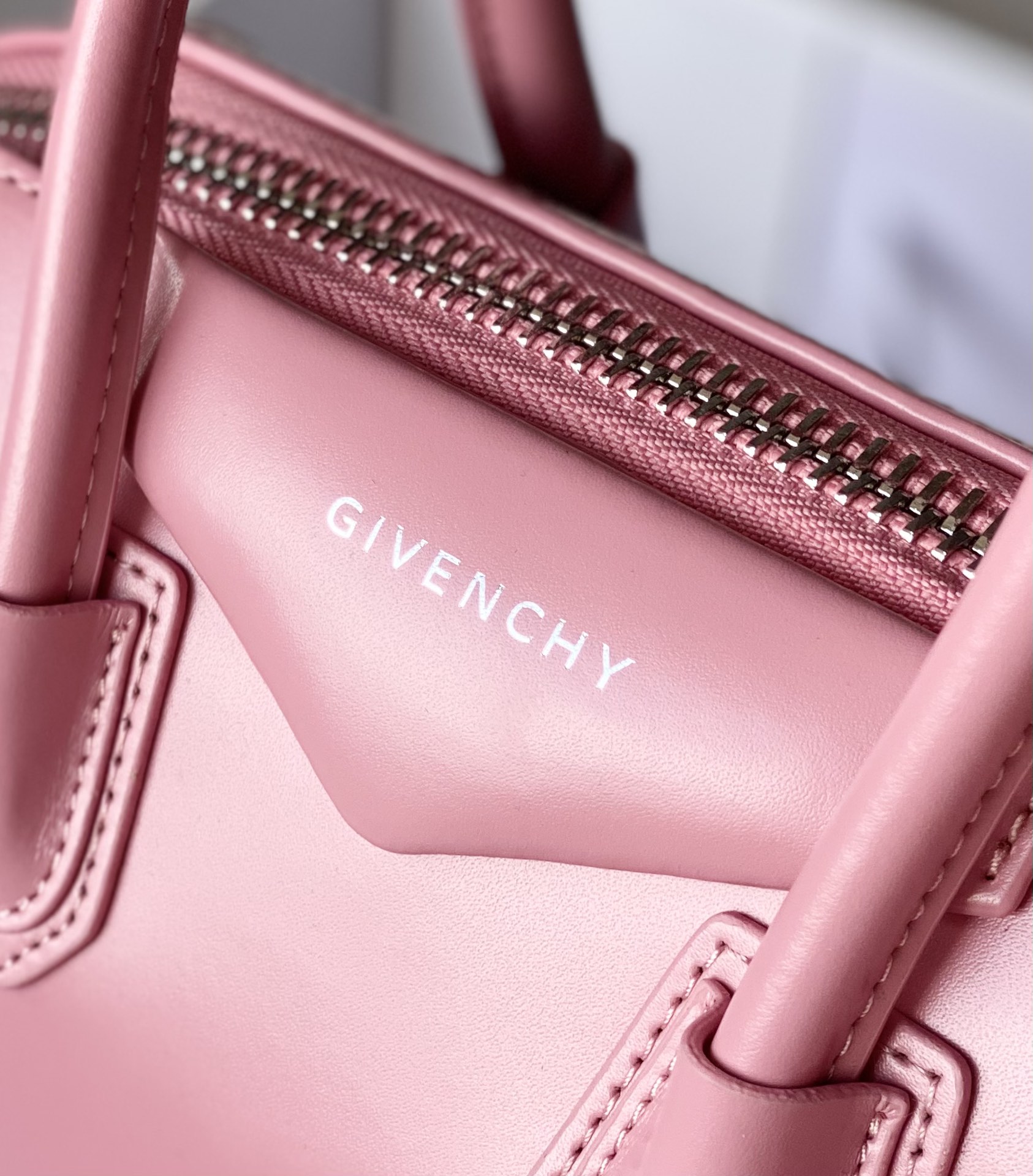 [TOP] GIVENCHY Antigona in Box Leather Bag 27 x 23 x 13 cm - Pink