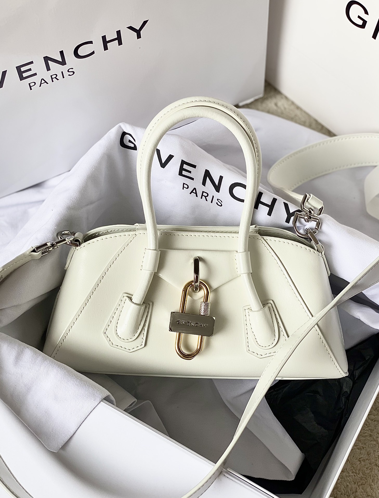 [TOP] GIVENCHY Antigona Stretch Handbag 22 x 12 x 8 cm - White