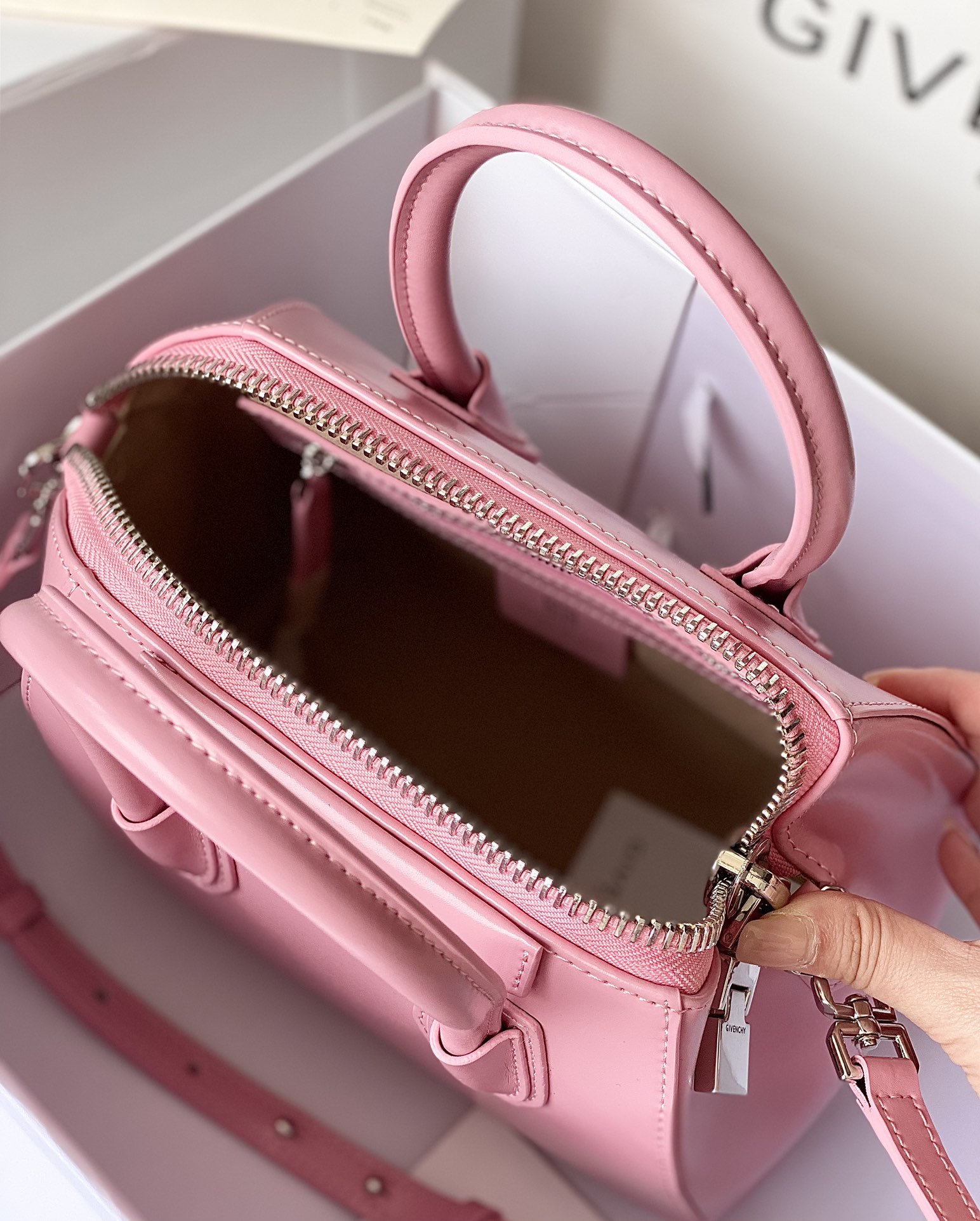 [TOP] GIVENCHY Antigona in Box Leather Bag 27 x 23 x 13 cm - Pink