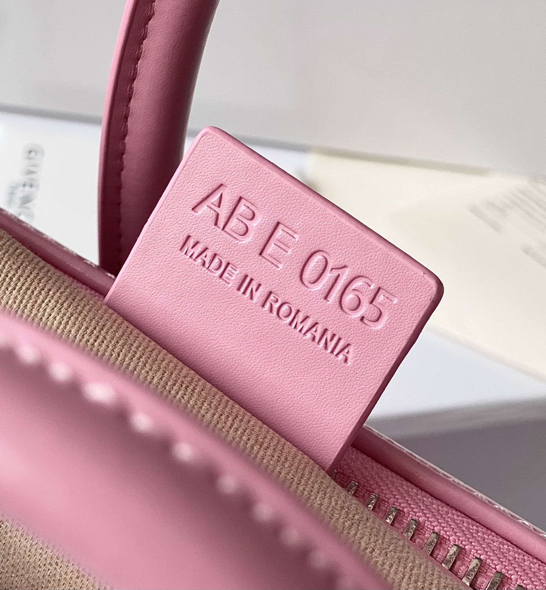 [TOP] GIVENCHY Antigona in Box Leather Bag 27 x 23 x 13 cm - Pink