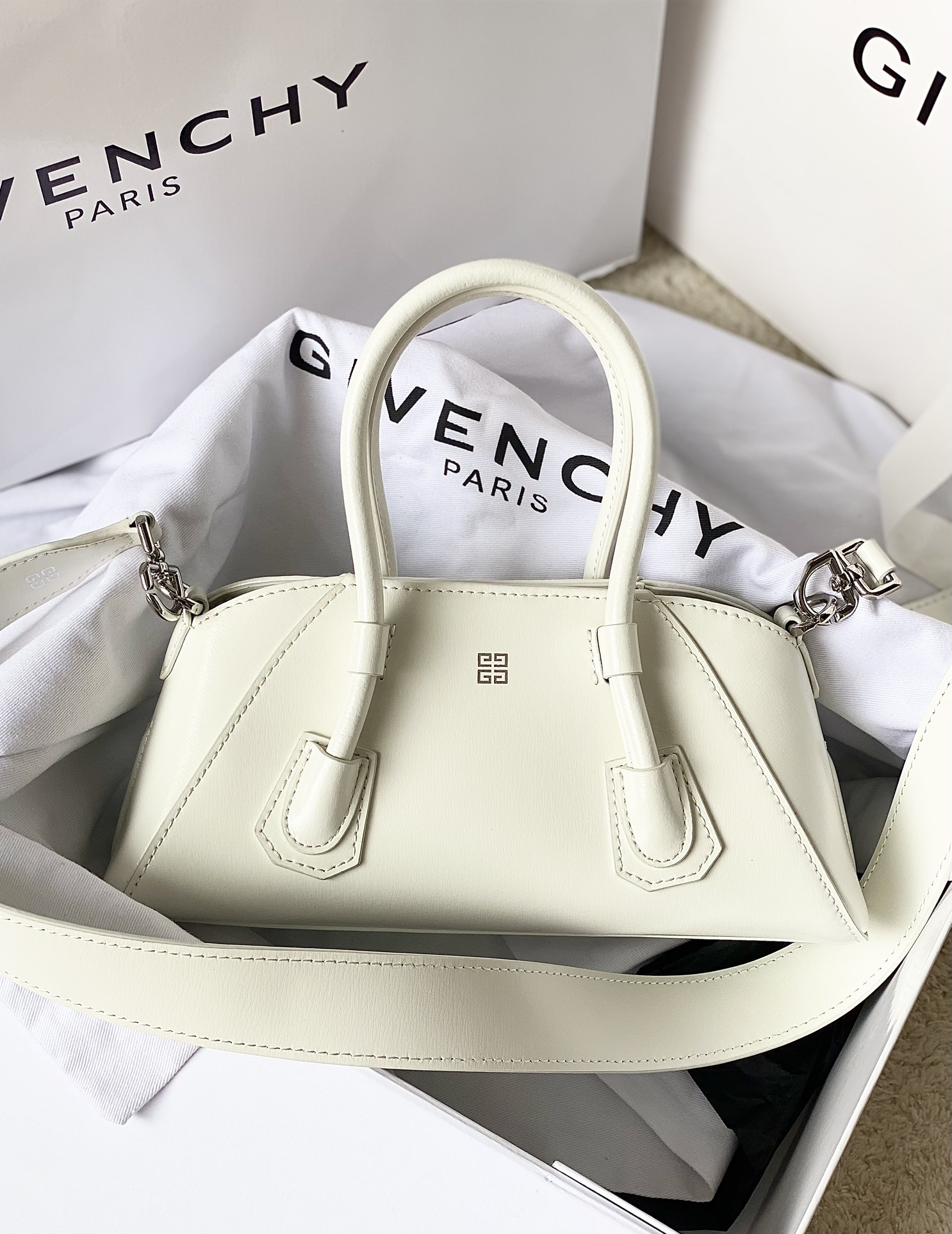 [TOP] GIVENCHY Antigona Stretch Handbag 22 x 12 x 8 cm - White