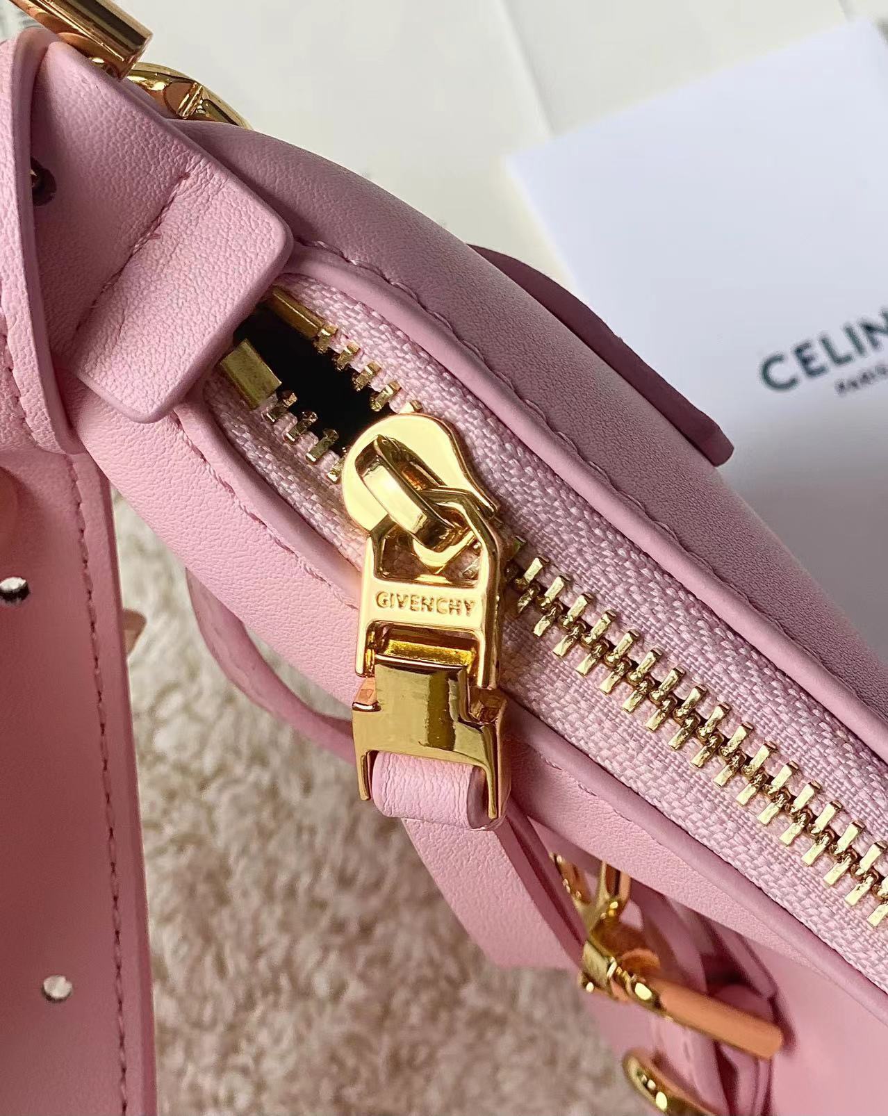 [Top] GIVENCHY Voyou Mini Bag  24 x 18 x 3.5 cm - Pink