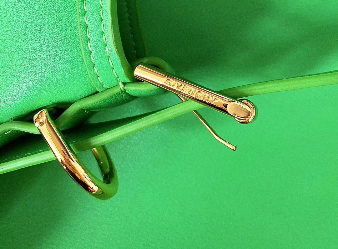 [Top] GIVENCHY Voyou Medium Bag 40 x 27 x 6.5 cm - Green