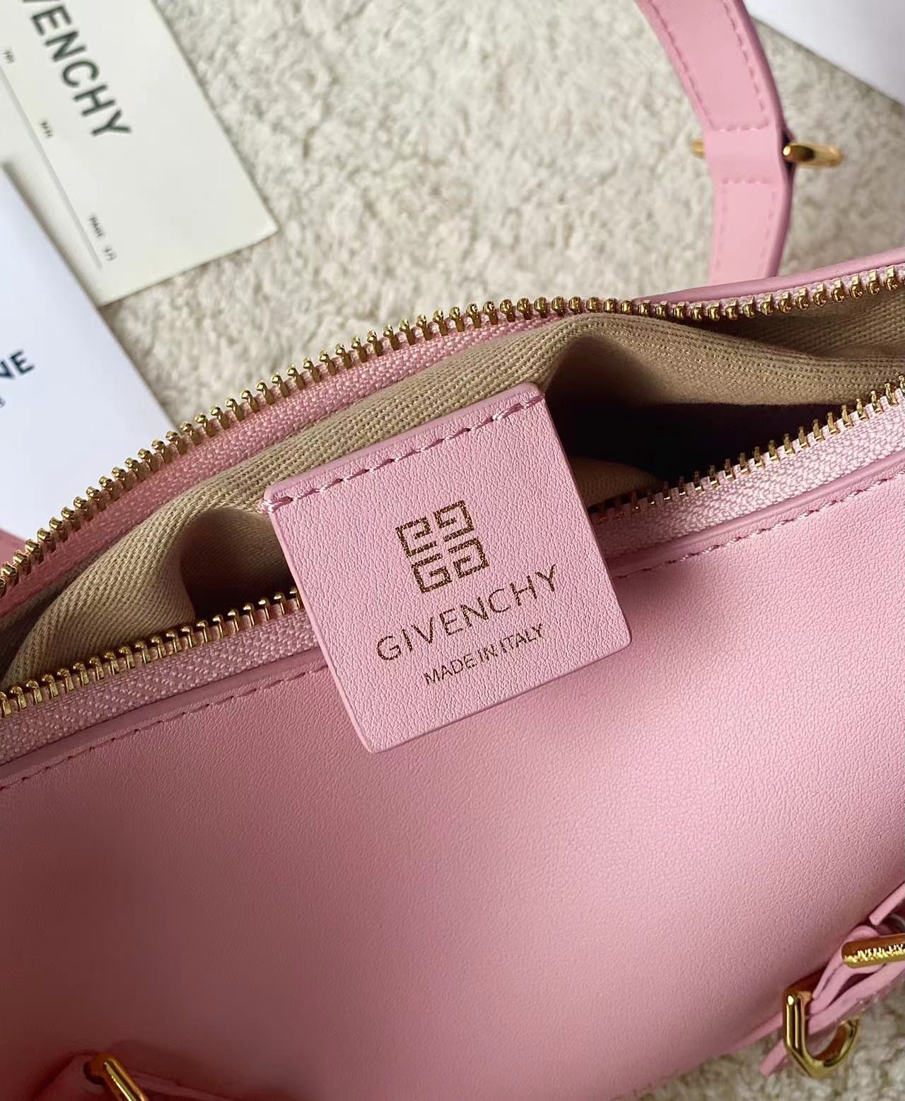 [Top] GIVENCHY Voyou Mini Bag  24 x 18 x 3.5 cm - Pink