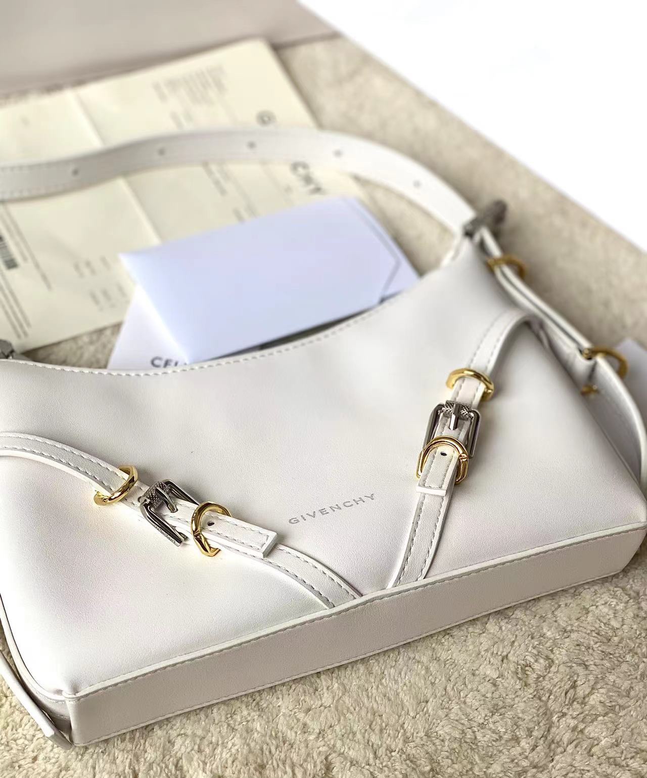 [Top] GIVENCHY Voyou Mini Bag 24 x 18 x 3.5 cm - White
