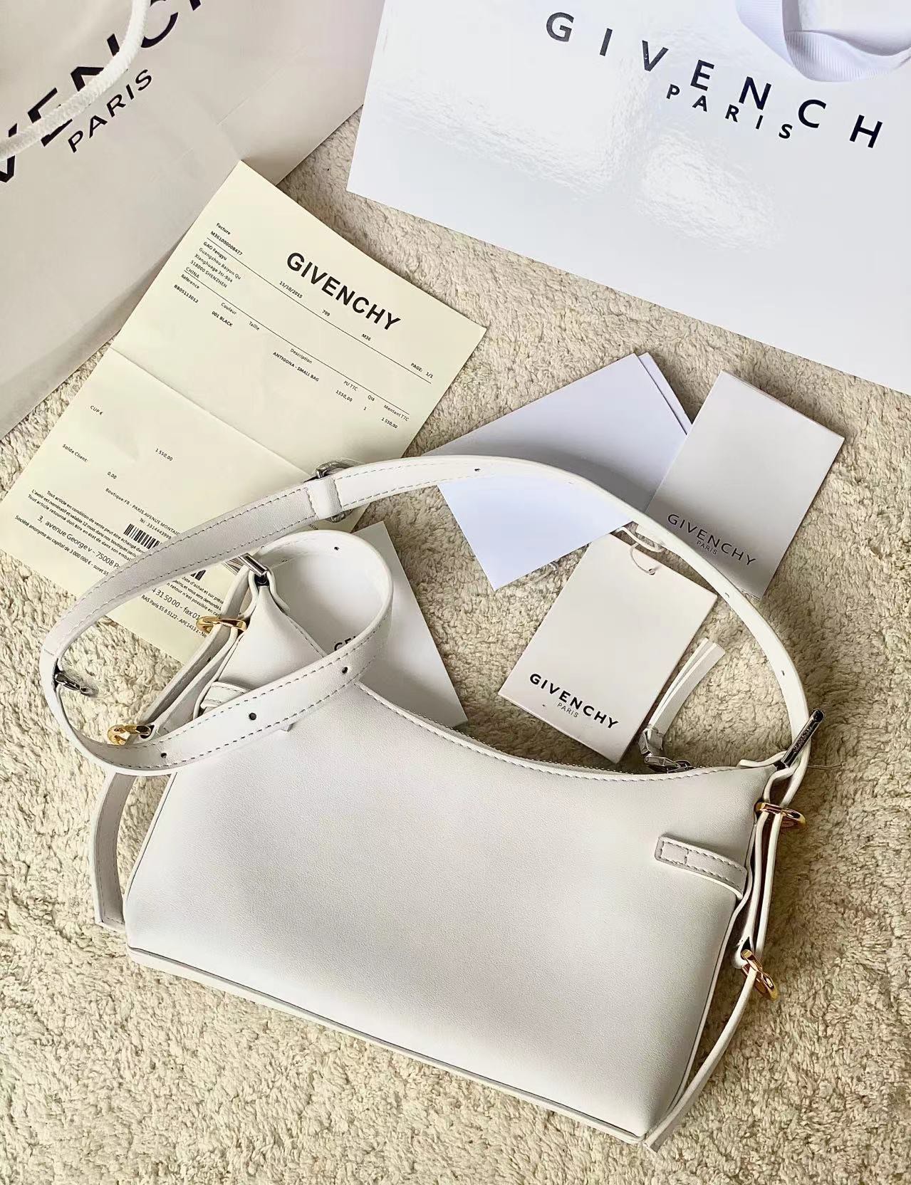 [Top] GIVENCHY Voyou Mini Bag 24 x 18 x 3.5 cm - White