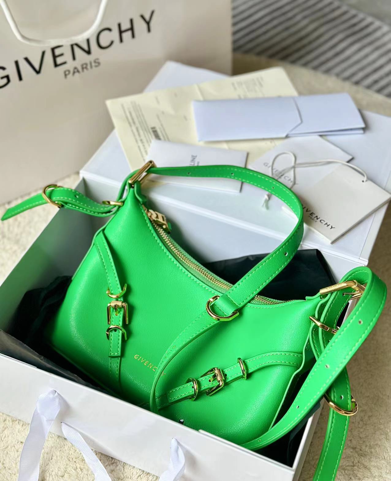 [Top] GIVENCHY Voyou Mini Bag 24 x 18 x 3.5 cm - Green