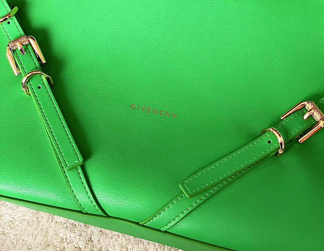 [Top] GIVENCHY Voyou Medium Bag 40 x 27 x 6.5 cm - Green