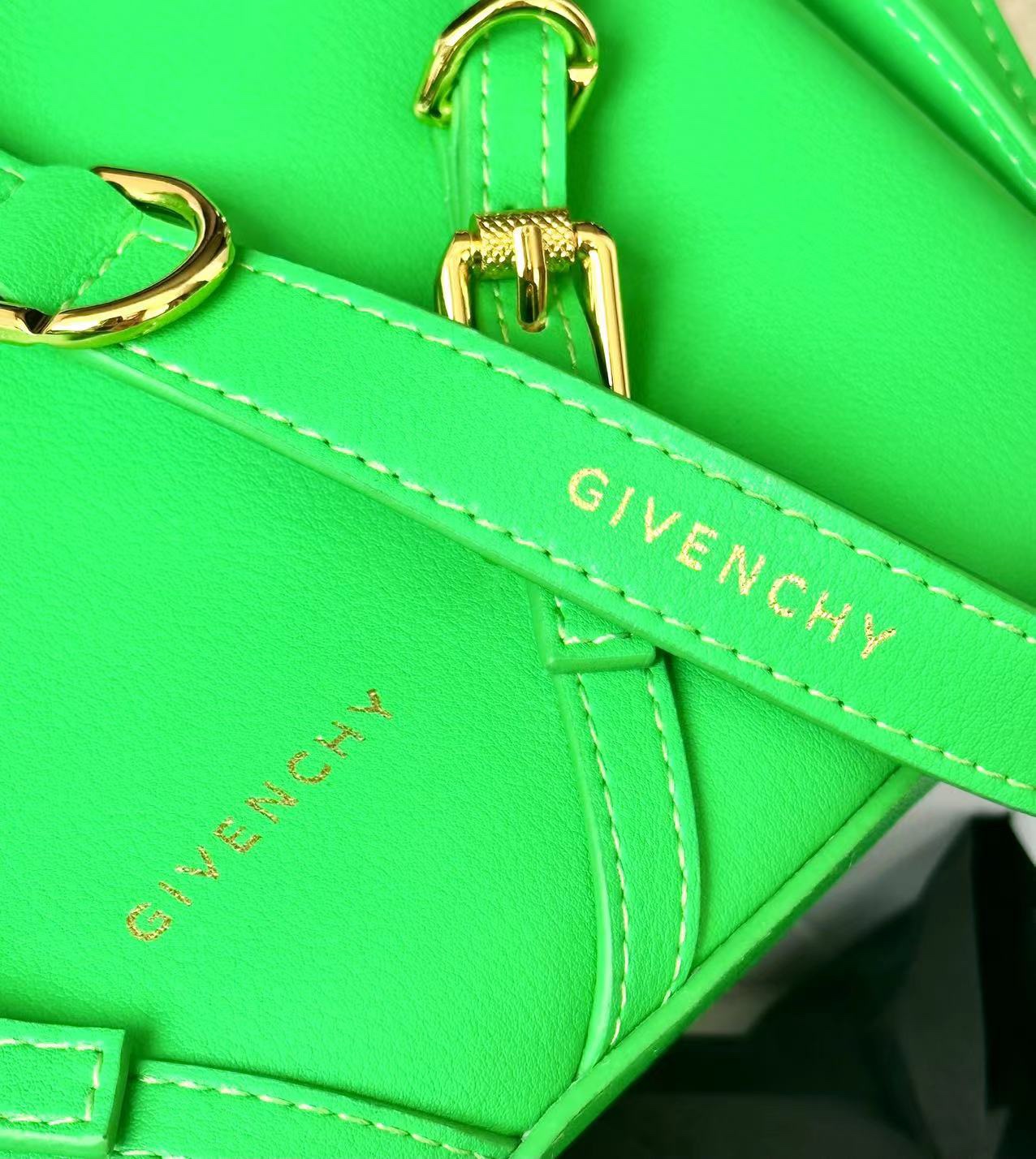 [Top] GIVENCHY Voyou Mini Bag 24 x 18 x 3.5 cm - Green