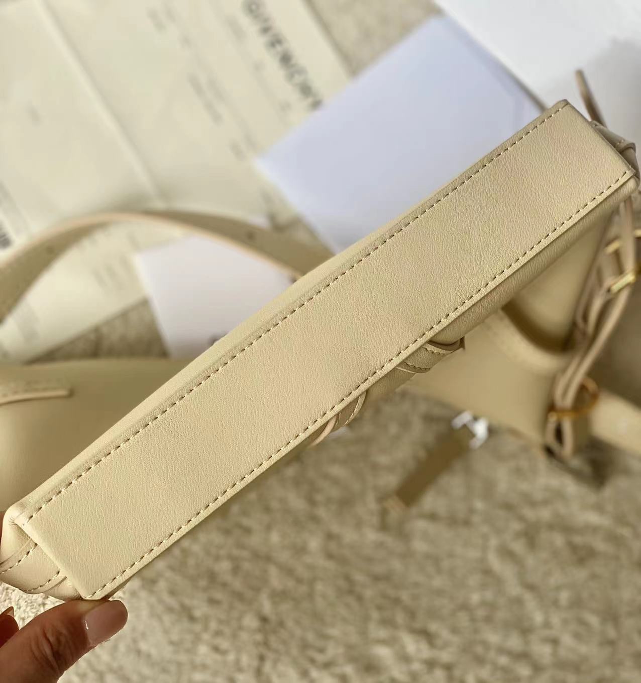 [Top] GIVENCHY Voyou Mini Bag 24 x 18 x 3.5 cm - Beige