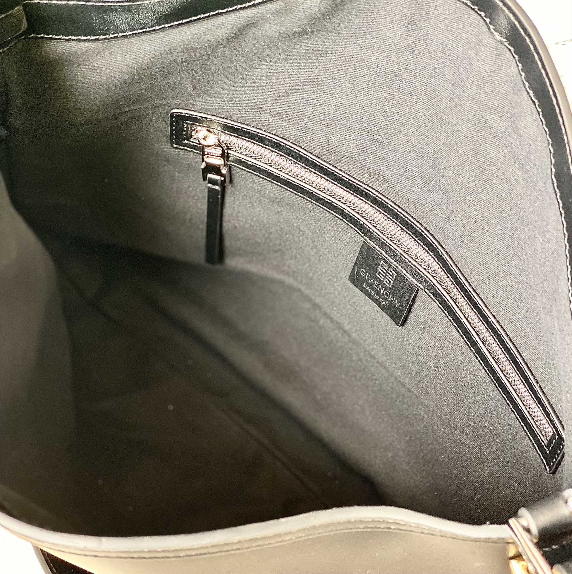 [Top] GIVENCHY Voyou Medium Bag 40 x 27 x 6.5 cm - Black