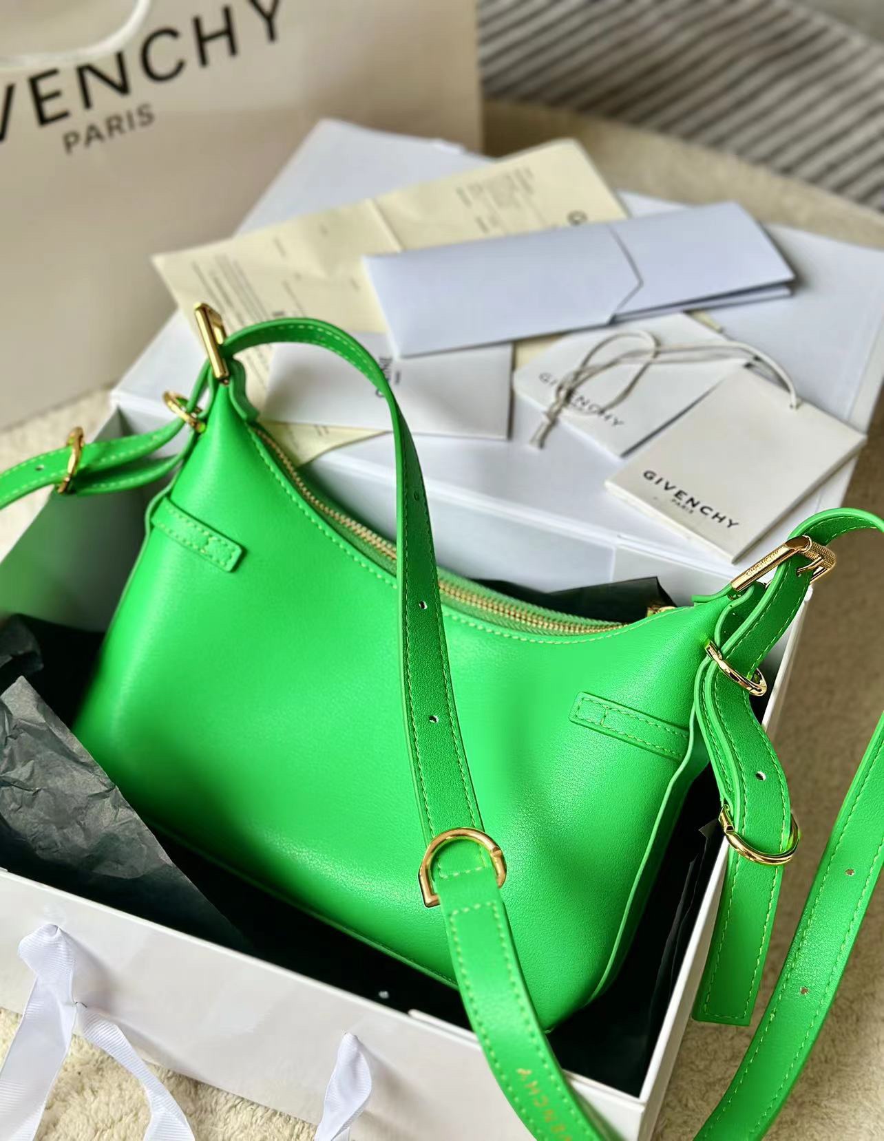 [Top] GIVENCHY Voyou Mini Bag 24 x 18 x 3.5 cm - Green