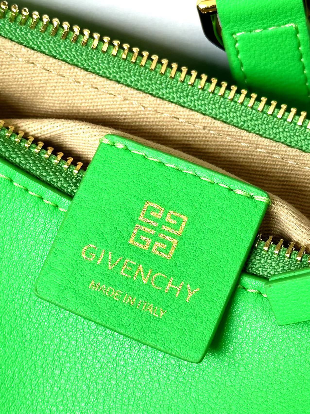 [Top] GIVENCHY Voyou Mini Bag 24 x 18 x 3.5 cm - Green