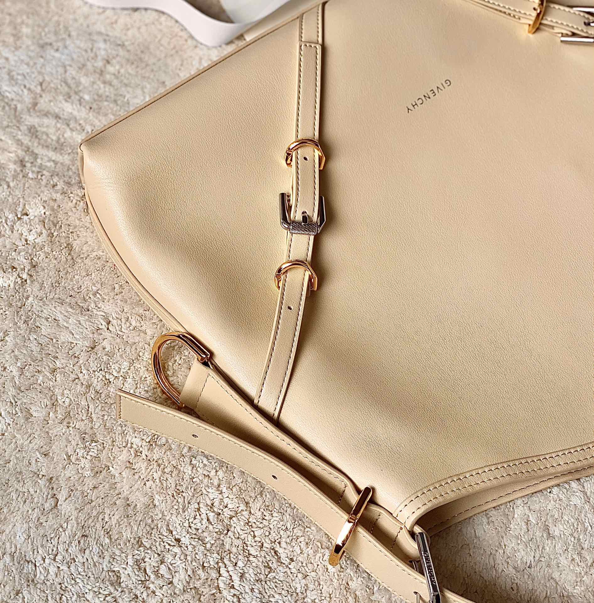 [Top] GIVENCHY Voyou Medium Bag 40 x 27 x 6.5 cm - Beige