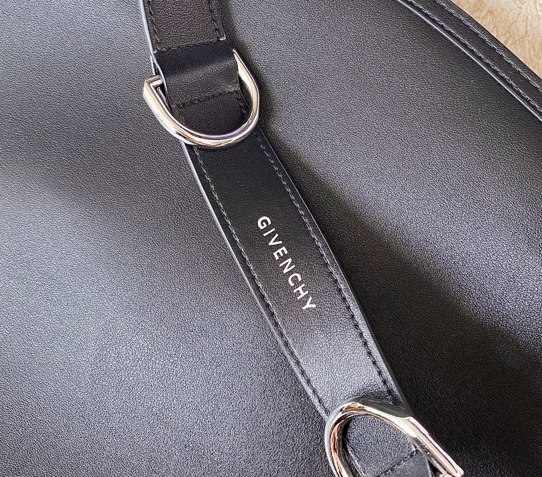 [Top] GIVENCHY Voyou Medium Bag 40 x 27 x 6.5 cm - Black