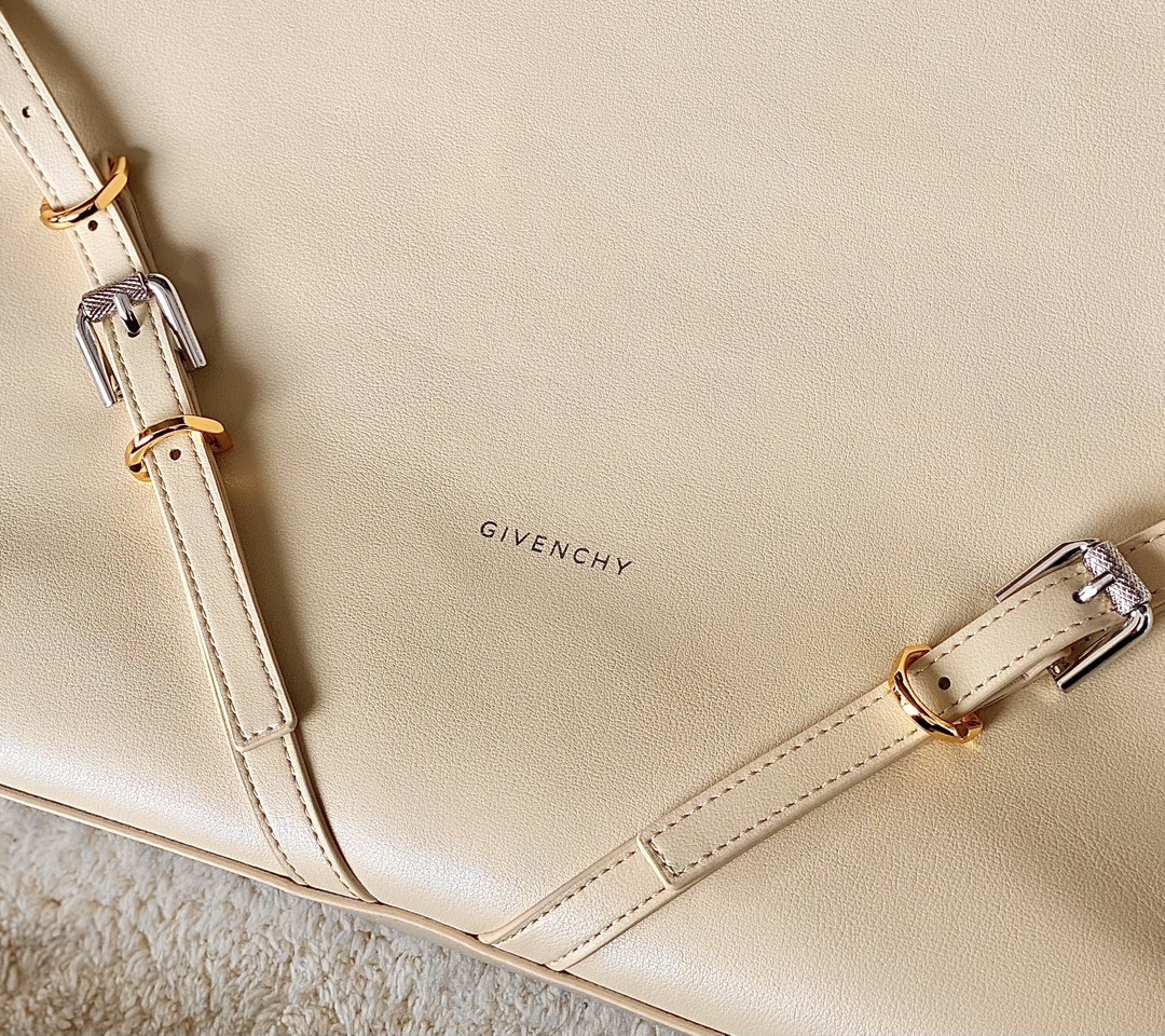 [Top] GIVENCHY Voyou Medium Bag 40 x 27 x 6.5 cm - Beige