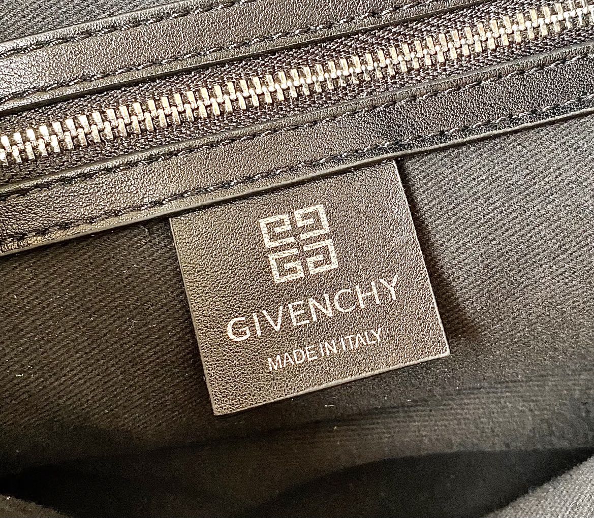 [Top] GIVENCHY Voyou Medium Bag 40 x 27 x 6.5 cm - Black