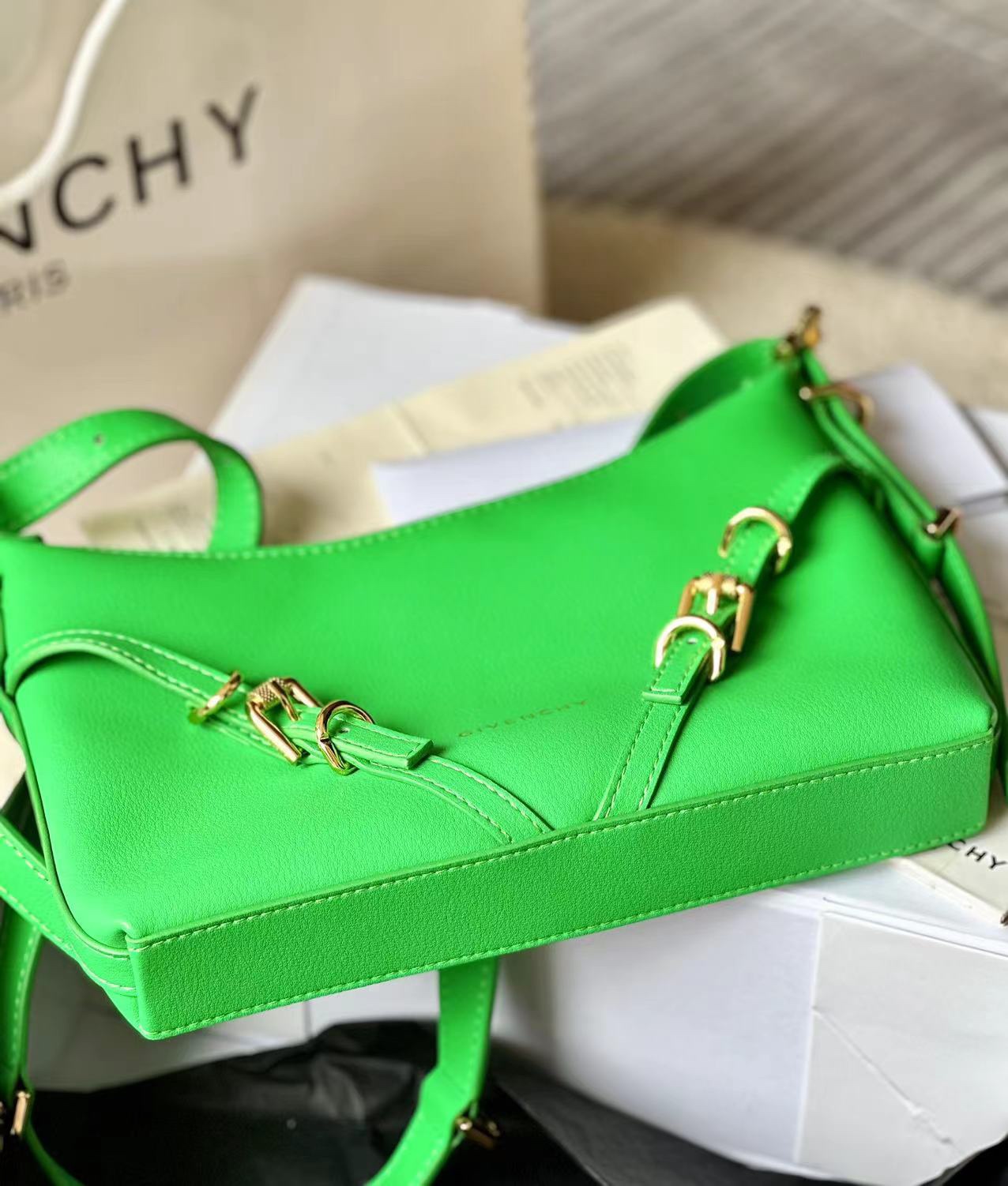 [Top] GIVENCHY Voyou Mini Bag 24 x 18 x 3.5 cm - Green
